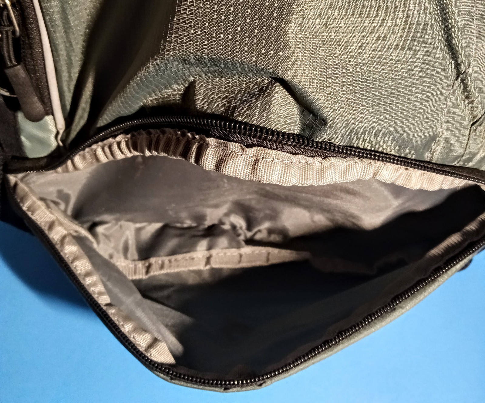 Gym Bag-Back Pack-Unity Athletics-Padded Shoulder Straps-18in-pre-owned