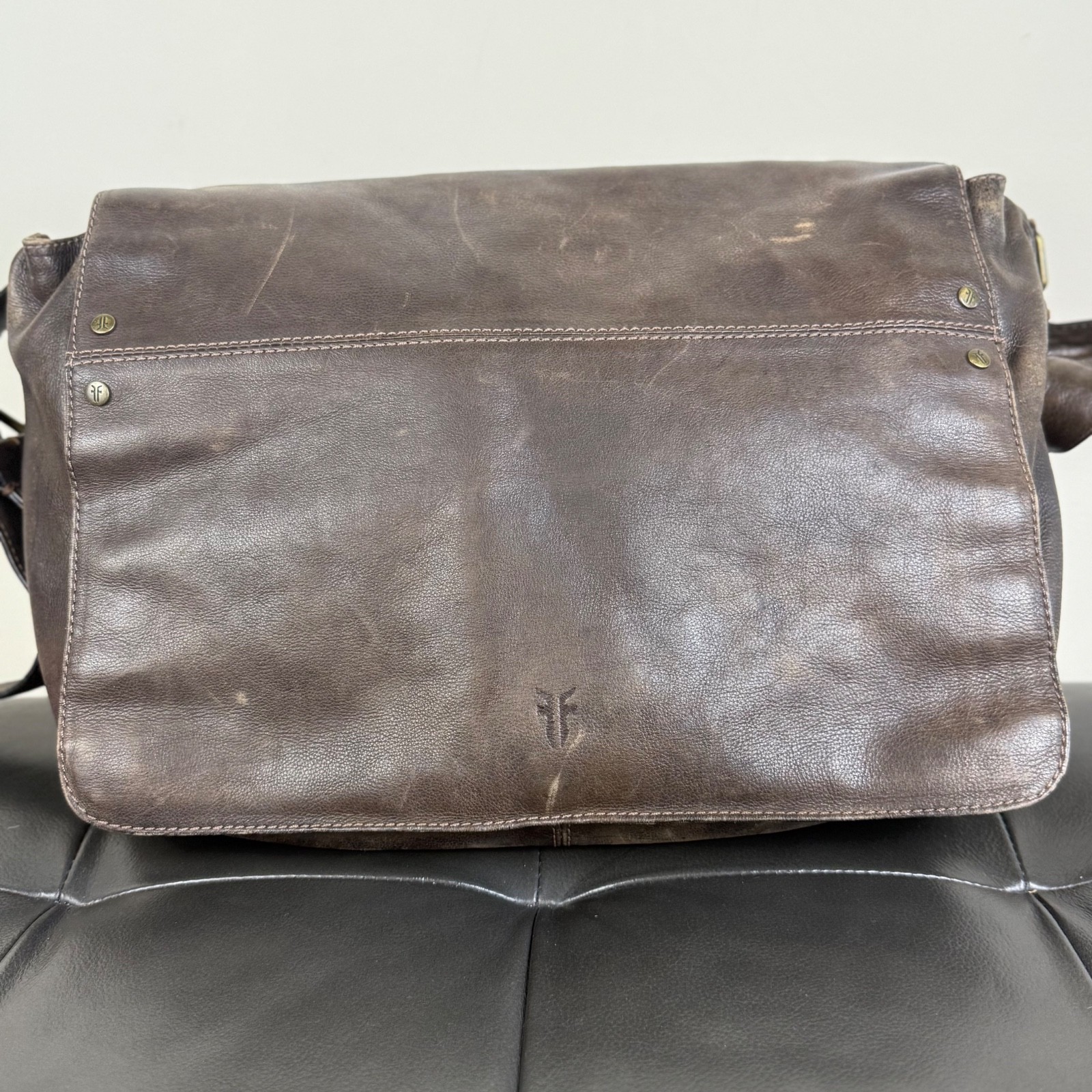 Frye Distressed Brown Leather Messenger Bag Buckle Zip Clasp
