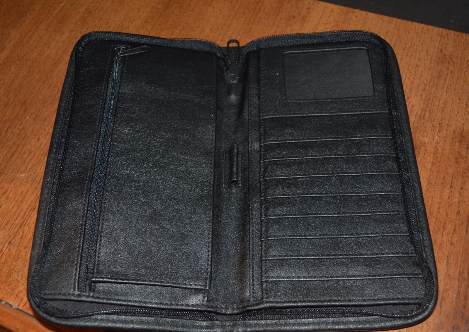 Large Leather Traveler’s Wallet Portfolio GEMLINE Zip-Around