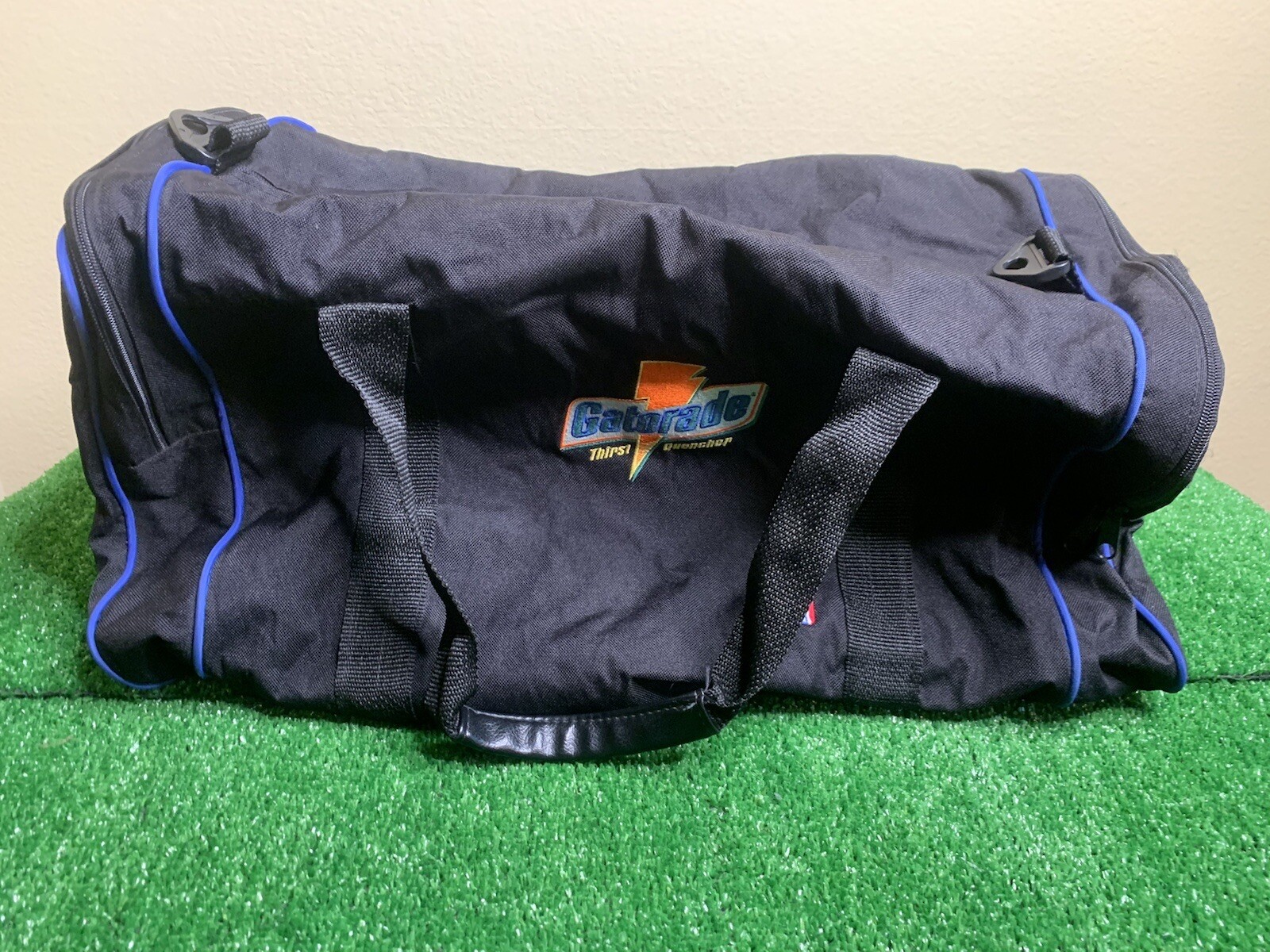gatorade duffle gym bag black