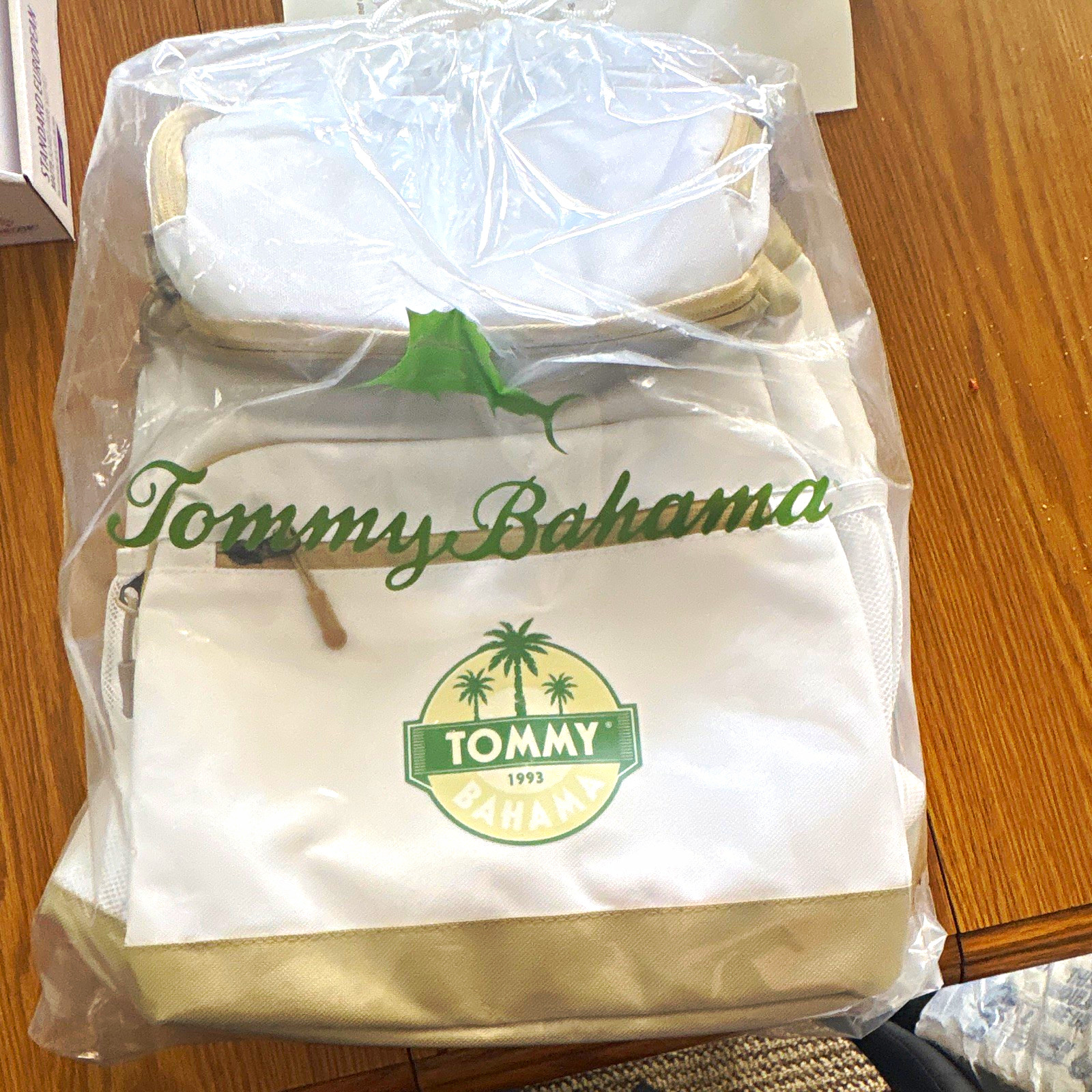 Tommy Bahama Small White/Beige Solid Backpack Zip, Adjustable Shoulder Strap