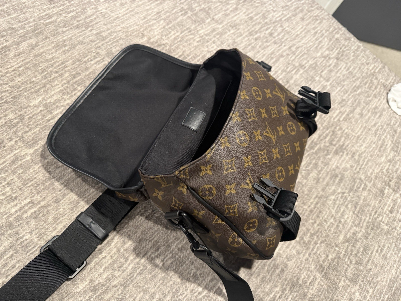 Louis Vuitton Monogram Crossbody Trail Messenger Bag Black Hardware Buckle Strap