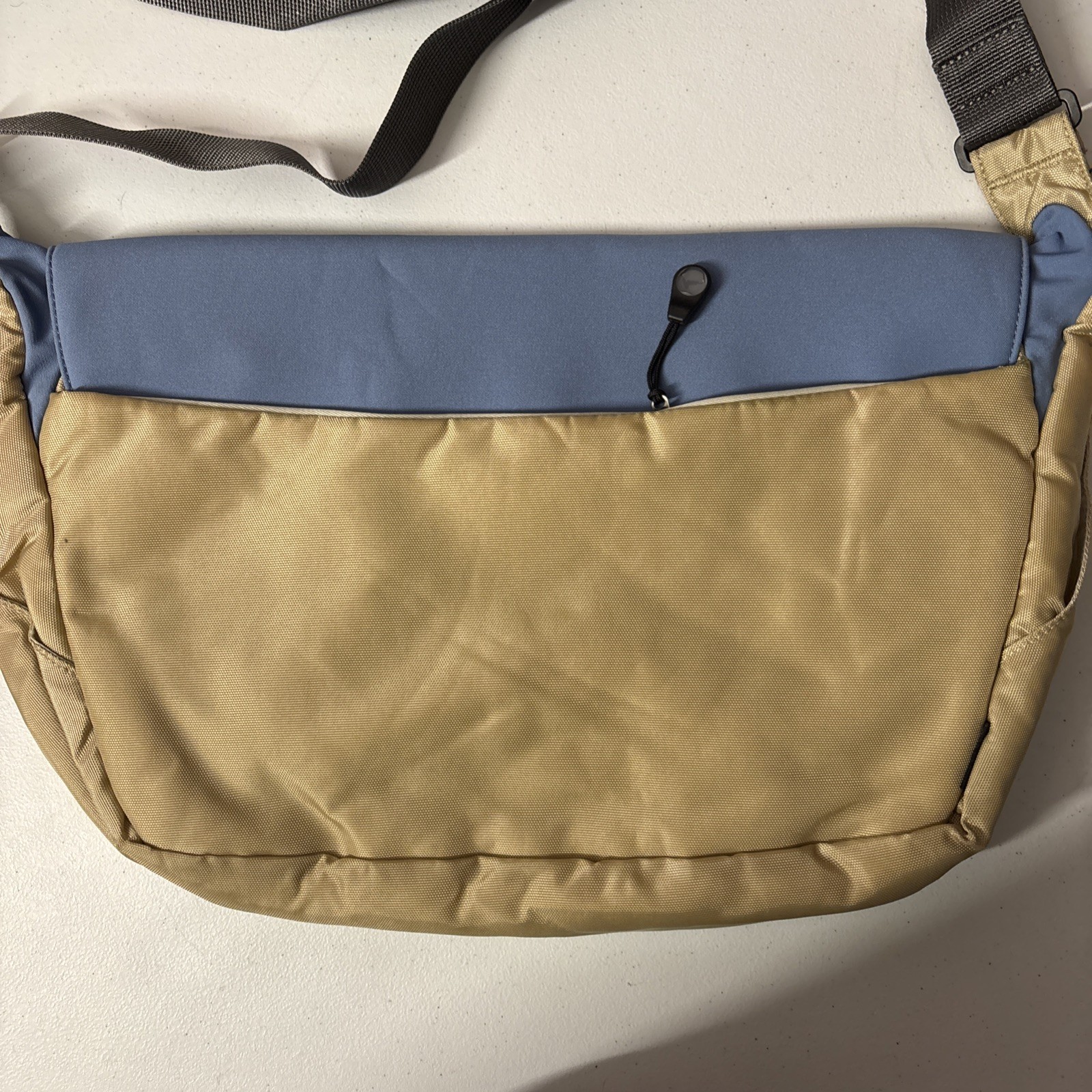 Gregory Messenger Style Courier Bag 15″ X 10″ Shoulder Strap Water Resistant