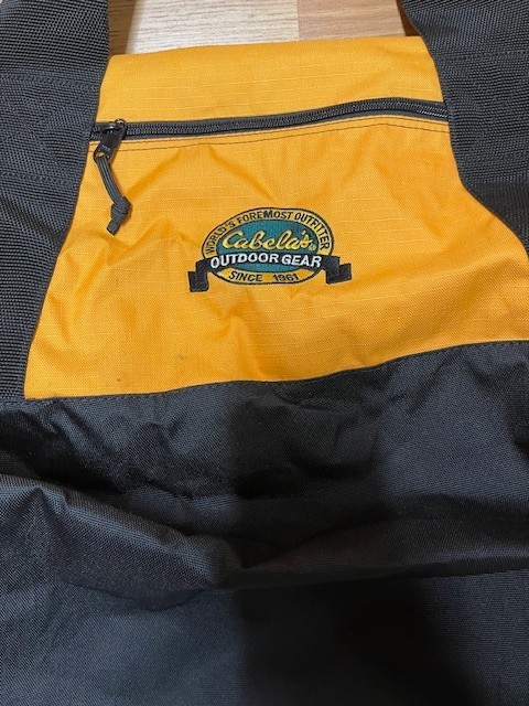Cabelas 30″ Duffle Bag. Excellent Condition.