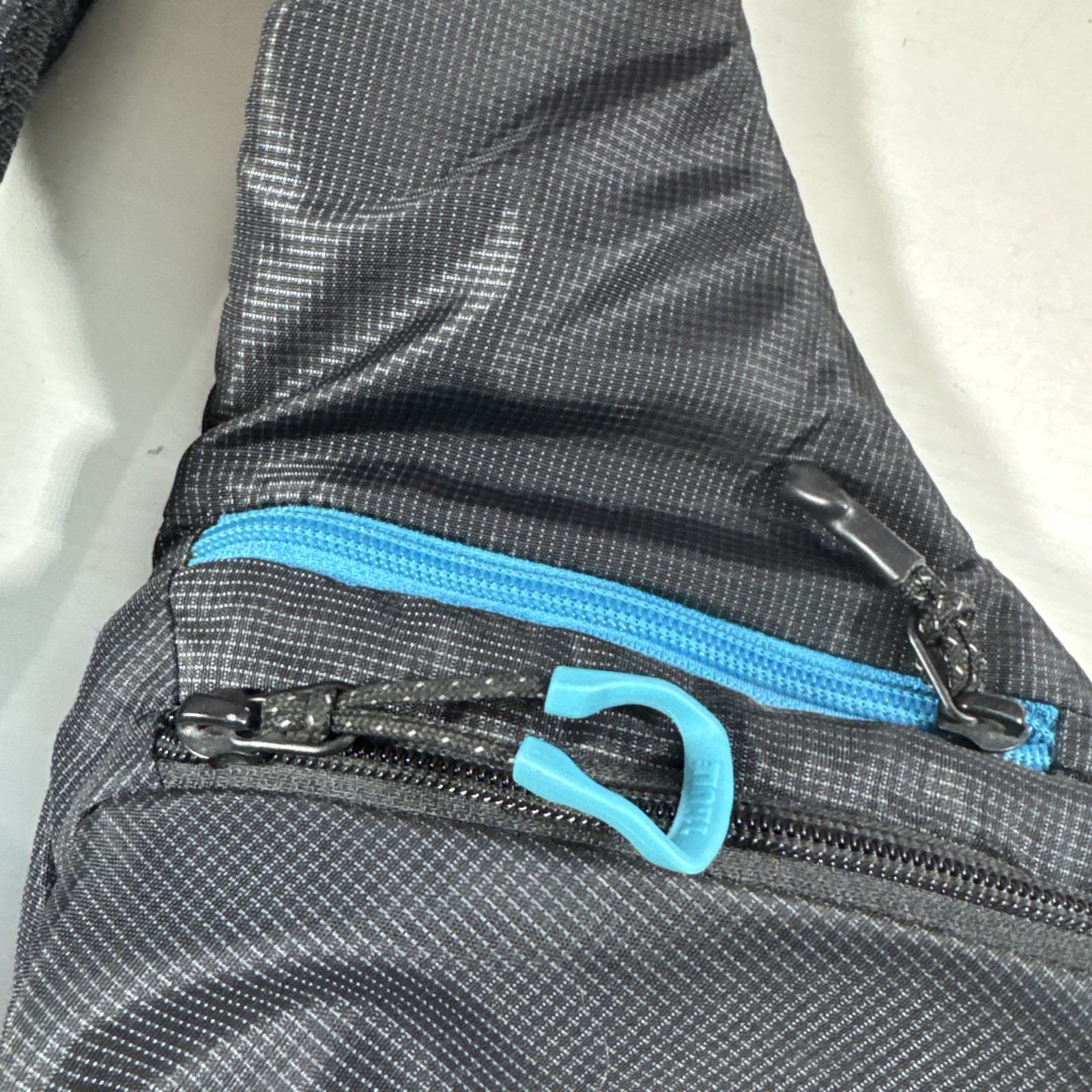 Thule Crossover Sling Bag – Used Good Condition