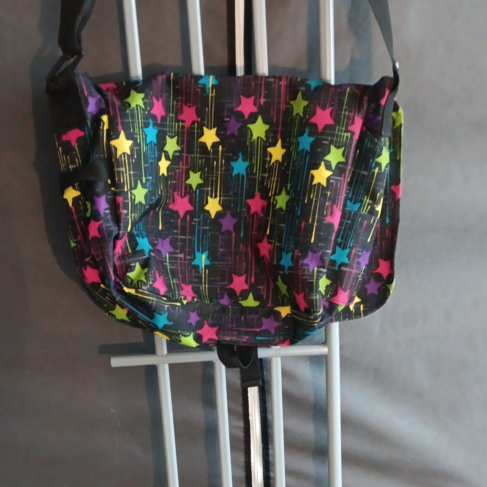 Yak Pak Black Messenger Bag Multicolor Star Print Zip/Buckle Medium Adj Strap