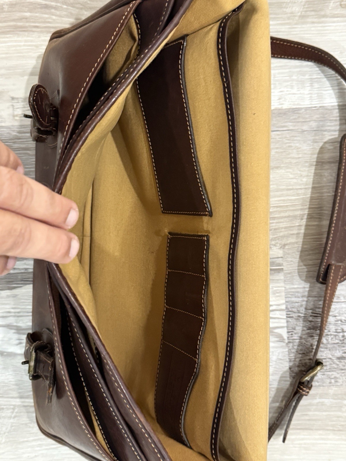 Vintage Levenger Tusting Leather Messenger Briefcase Bag Made In England