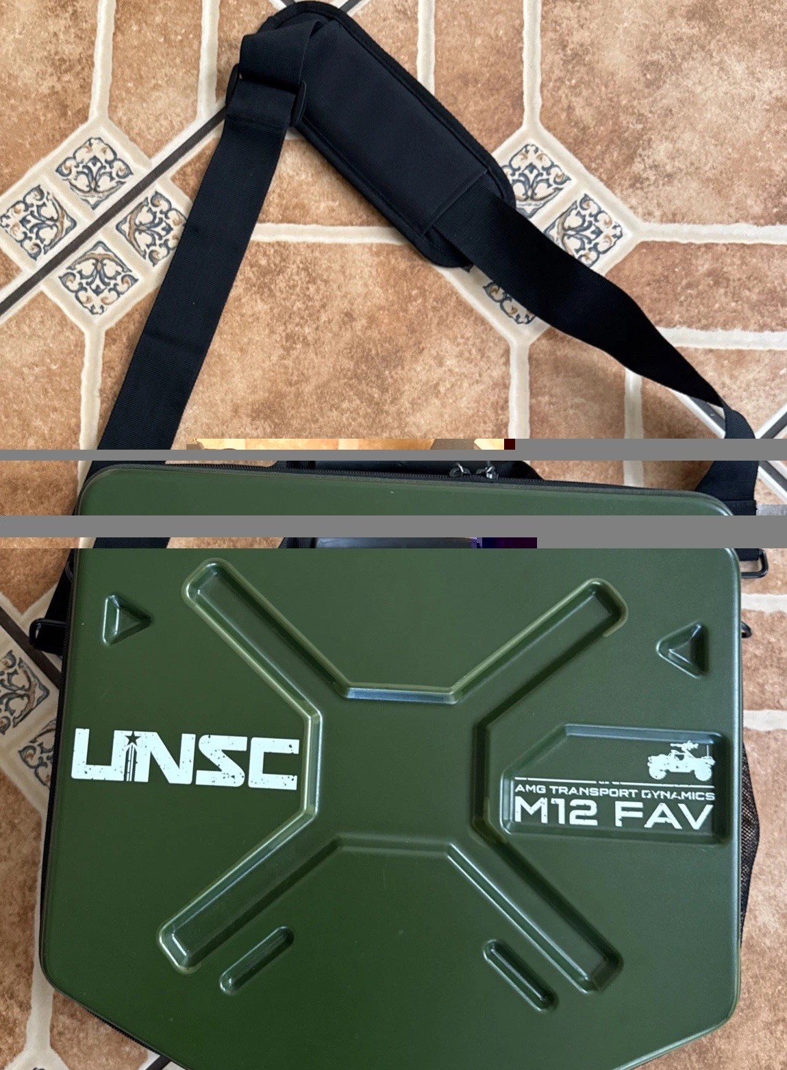 Rare Halo 4 UNSC Warthog Hard Messenger Bag M12 FAV AMG Transport Dynamics 16×13
