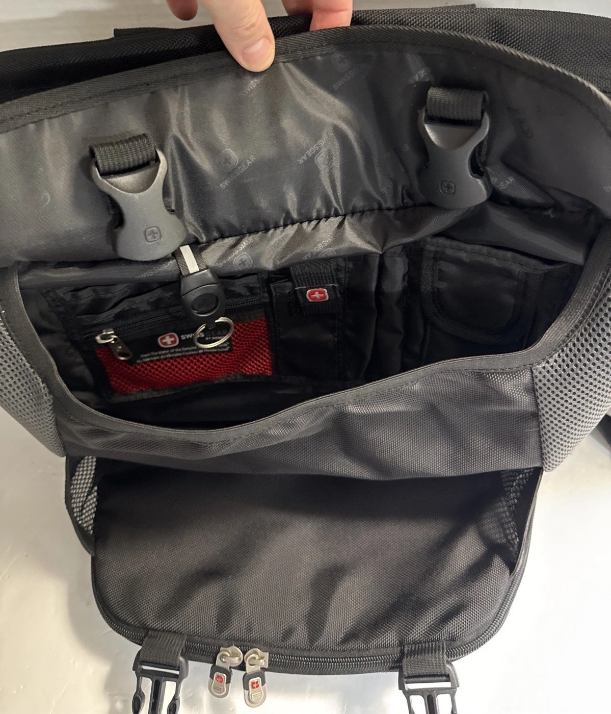 SwissGear Laptop Computer Briefcase Travel Bag Unisex 18″ x 14″ Black