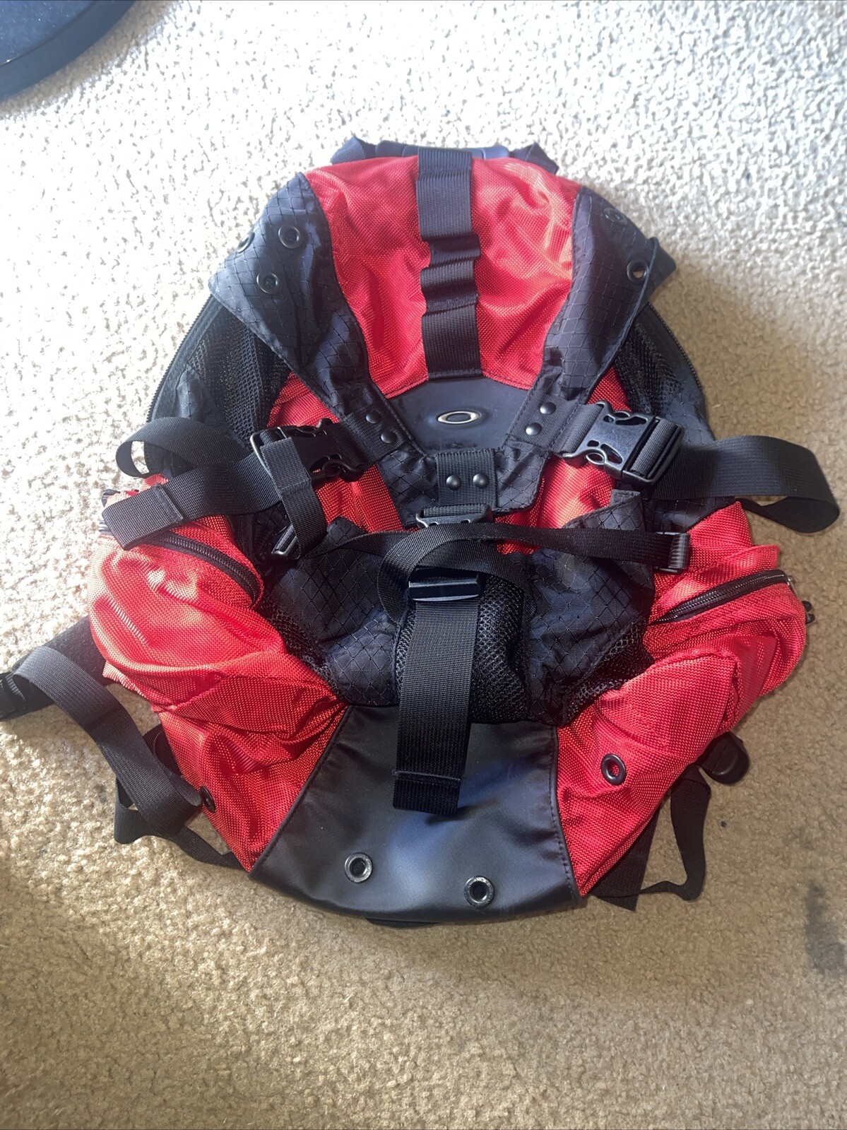 Oakley Icon 2.0 Infrared Tactical Backpack Red Black Gorpcore