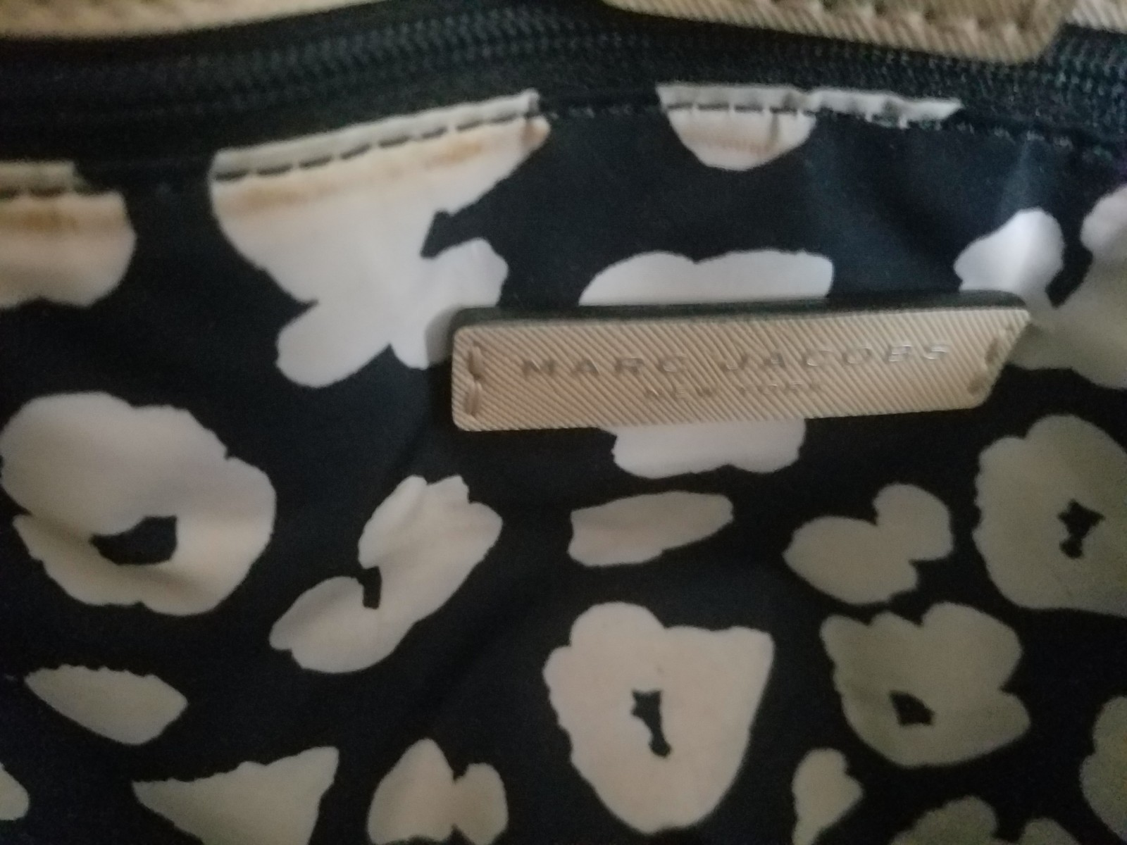 Marc Jacobs White Beige Black Leather Tote Double Handles Snap Top Shoulder Bag