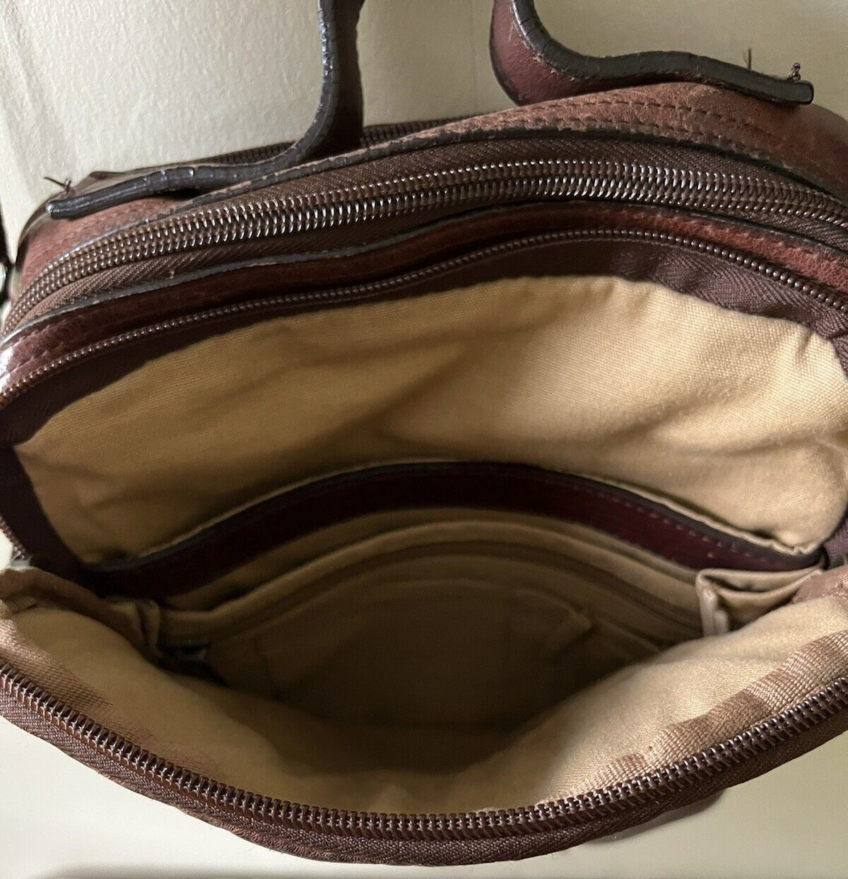 Duluth Trading Co Leather Lifetime Messenger Crossbody Shoulder Bag Man Bag
