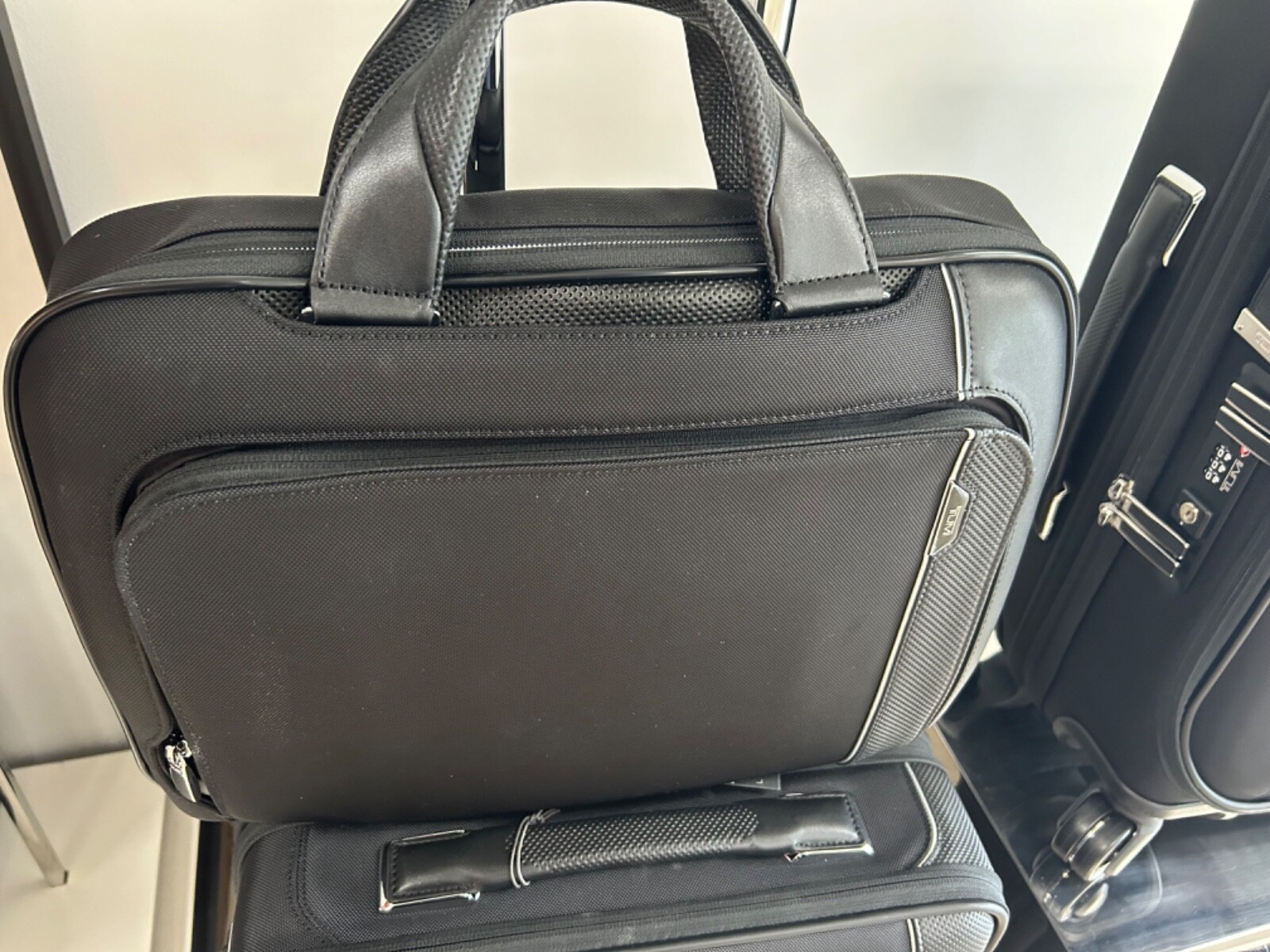 NEW Tumi ARRIVE SADLER 16.0” Brief Laptop Briefcase – BLACK w/ Leather❗️