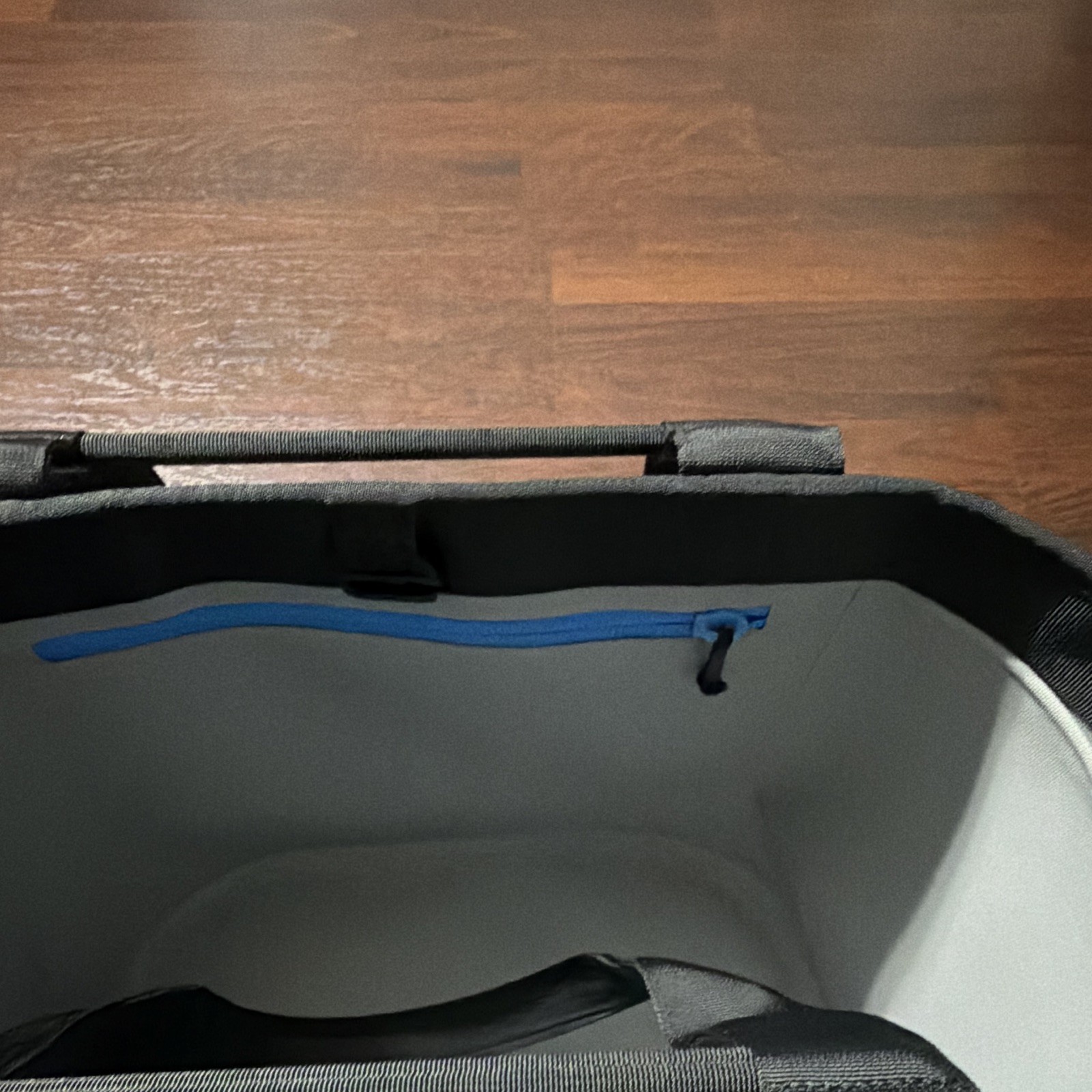 YETI Camino Carryall Tote Bag Large Gray/Blue Zip Closure Inner Pockets