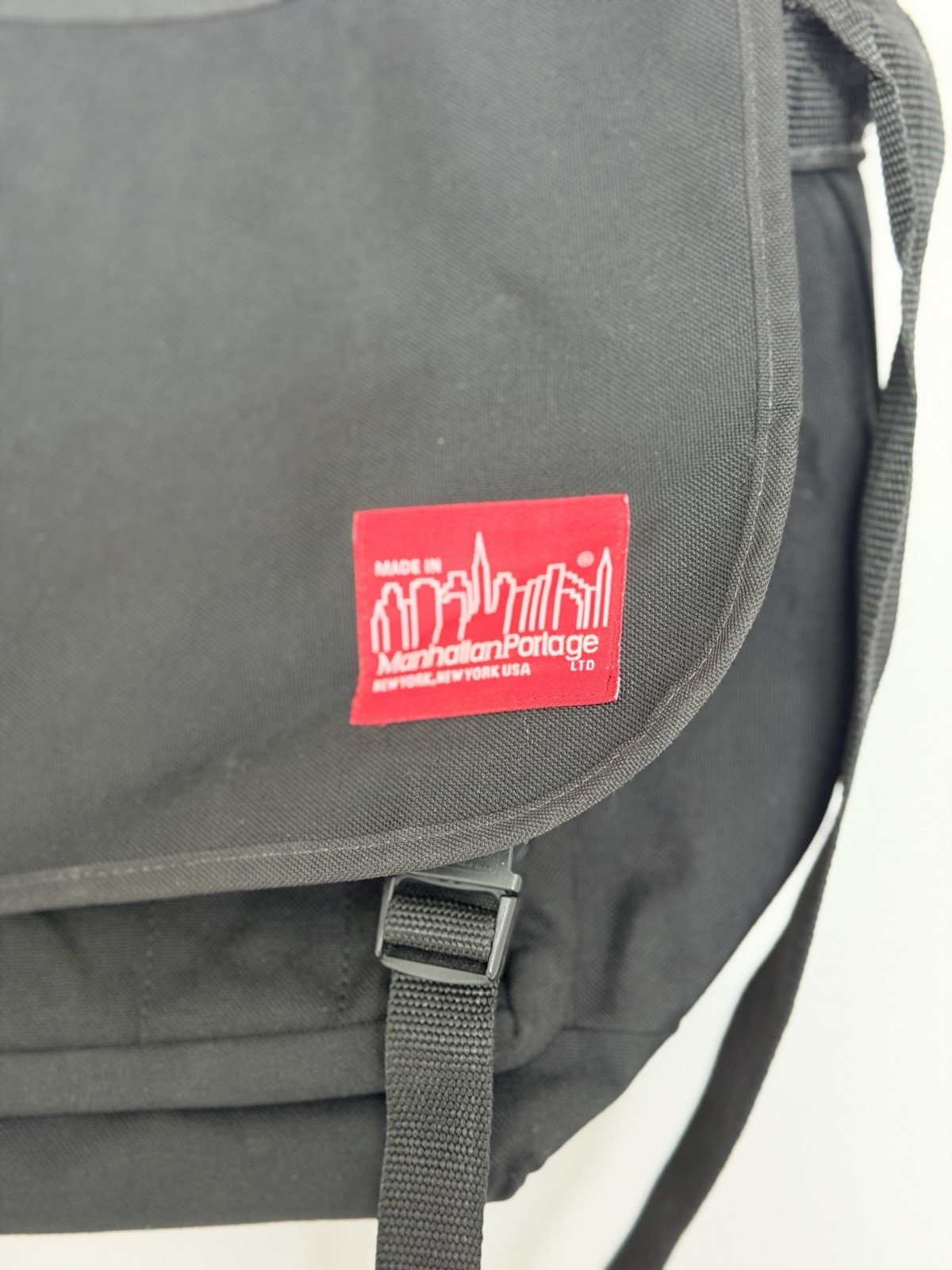 Manhattan Portage Black Messenger Bag Red Stripe Yellow Lining Inner Pockets