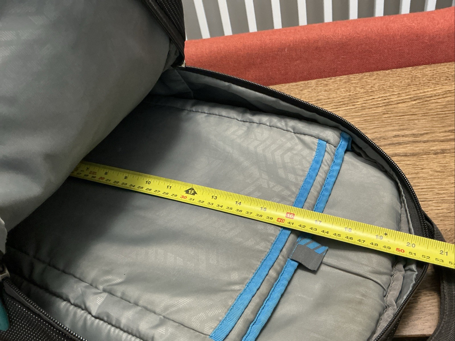 Thule Black Backpack Zip Closure Adjustable Strap Pockets Inner Pockets – READ