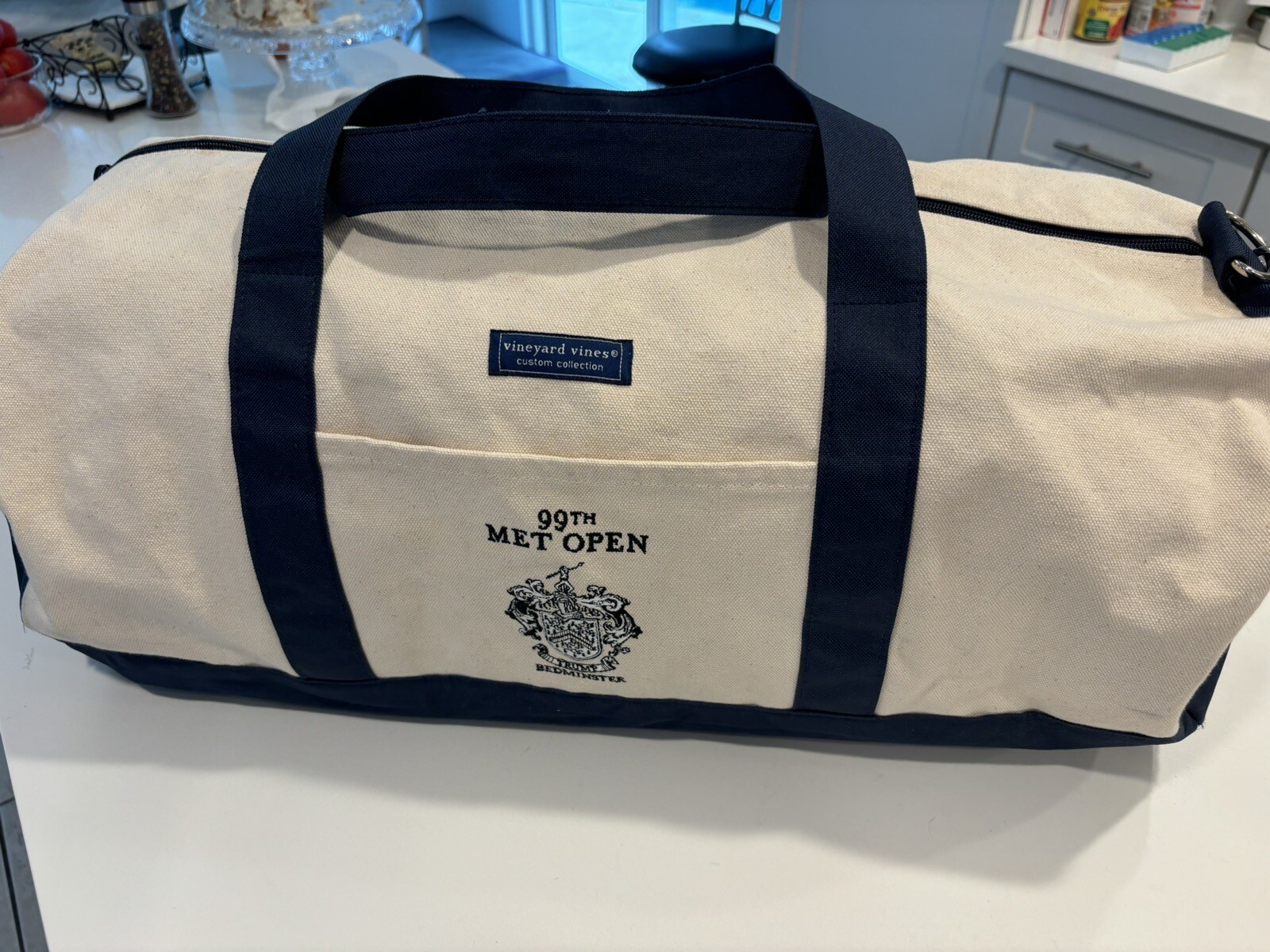 VINEYARD VINES CUSTOM COLLECTION TRUMP MET OPEN CANVAS DUFFLE BAG 22 x 12”
