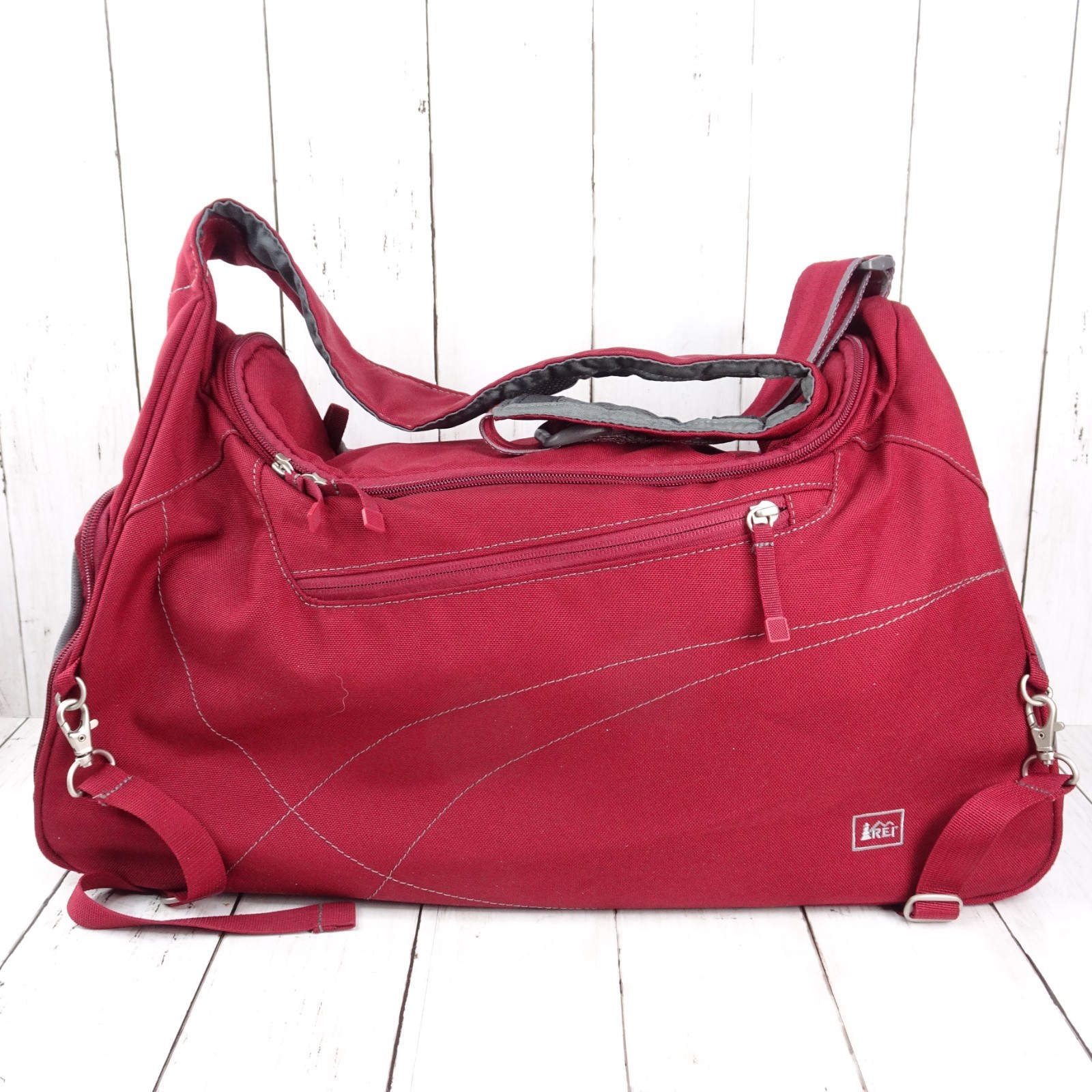 REI Duffle Bag Medium Crossbody Messenger Balance Red Crimson Strap Gym Yoga