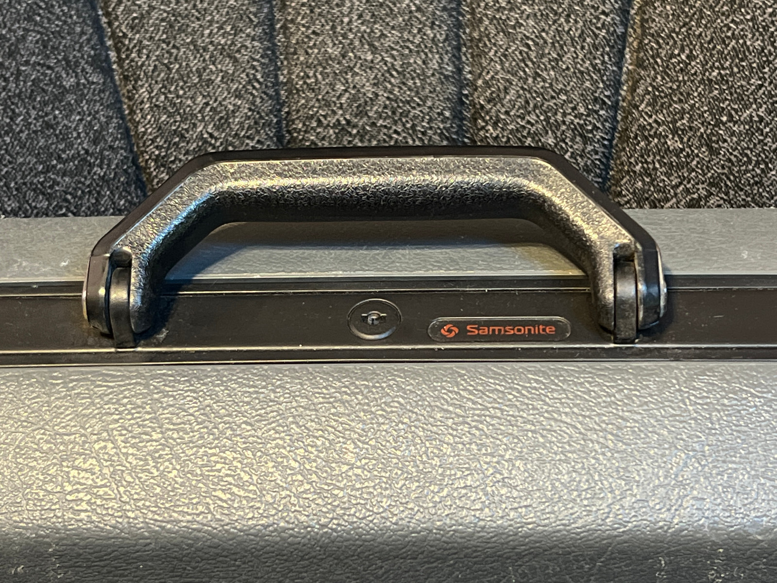 Vintage Samsonite™ ~ Broker GL Briefcase ~ Light Gray & Black ~ WITH KEY