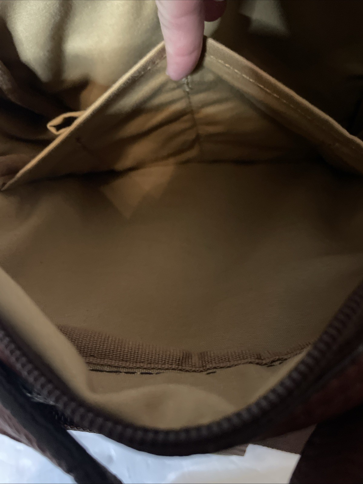 Duluth Trading Co Lifetime Leather Travel Bag Multi Zip Pocket Crossbody Brown