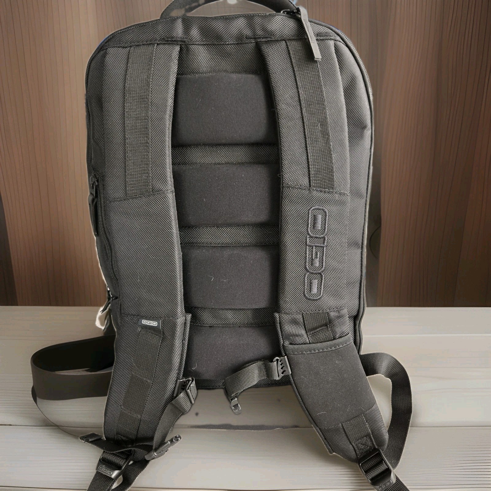 OGIO® Ace Black Backpack, 1680D, 1,450 cu. in./22.1 L,PADDED Pockets 411061 NWOT