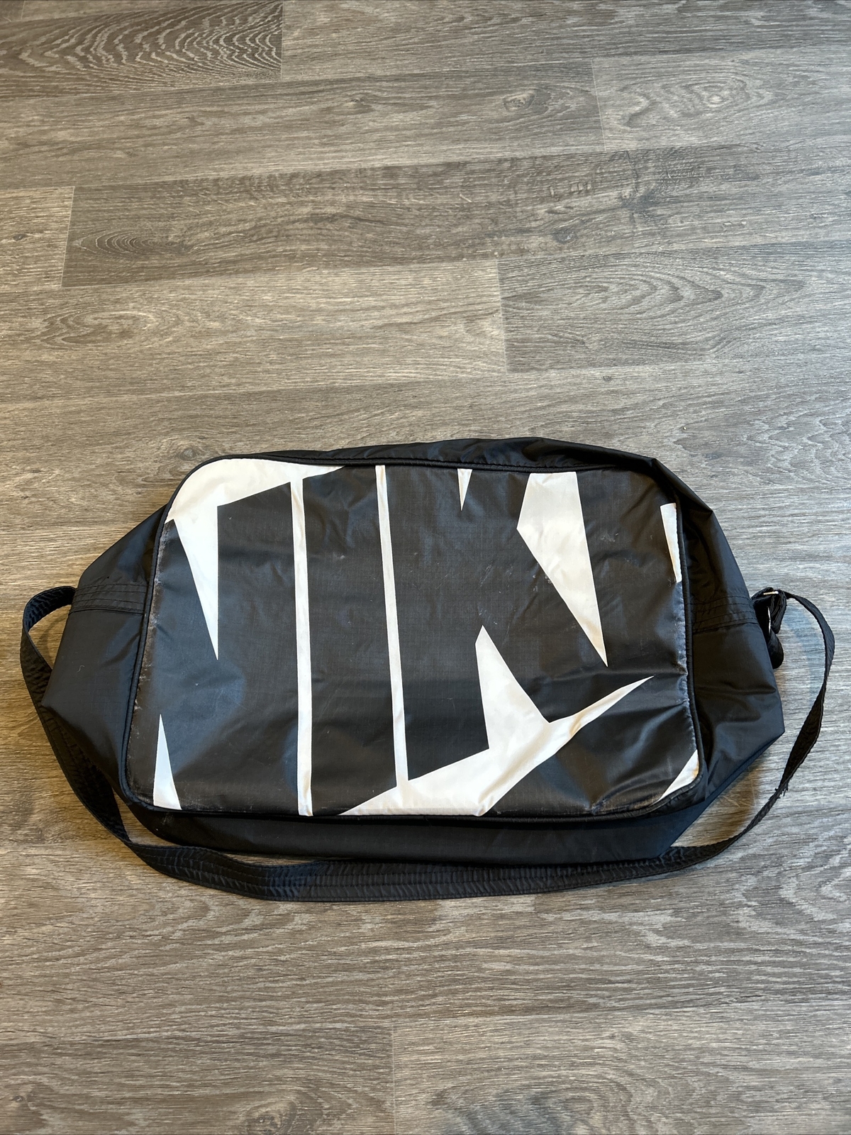 VTG 1980’s Nike Duffle Bag Big Logo Black/White RARE! blue tag Taiwan 1986 OG