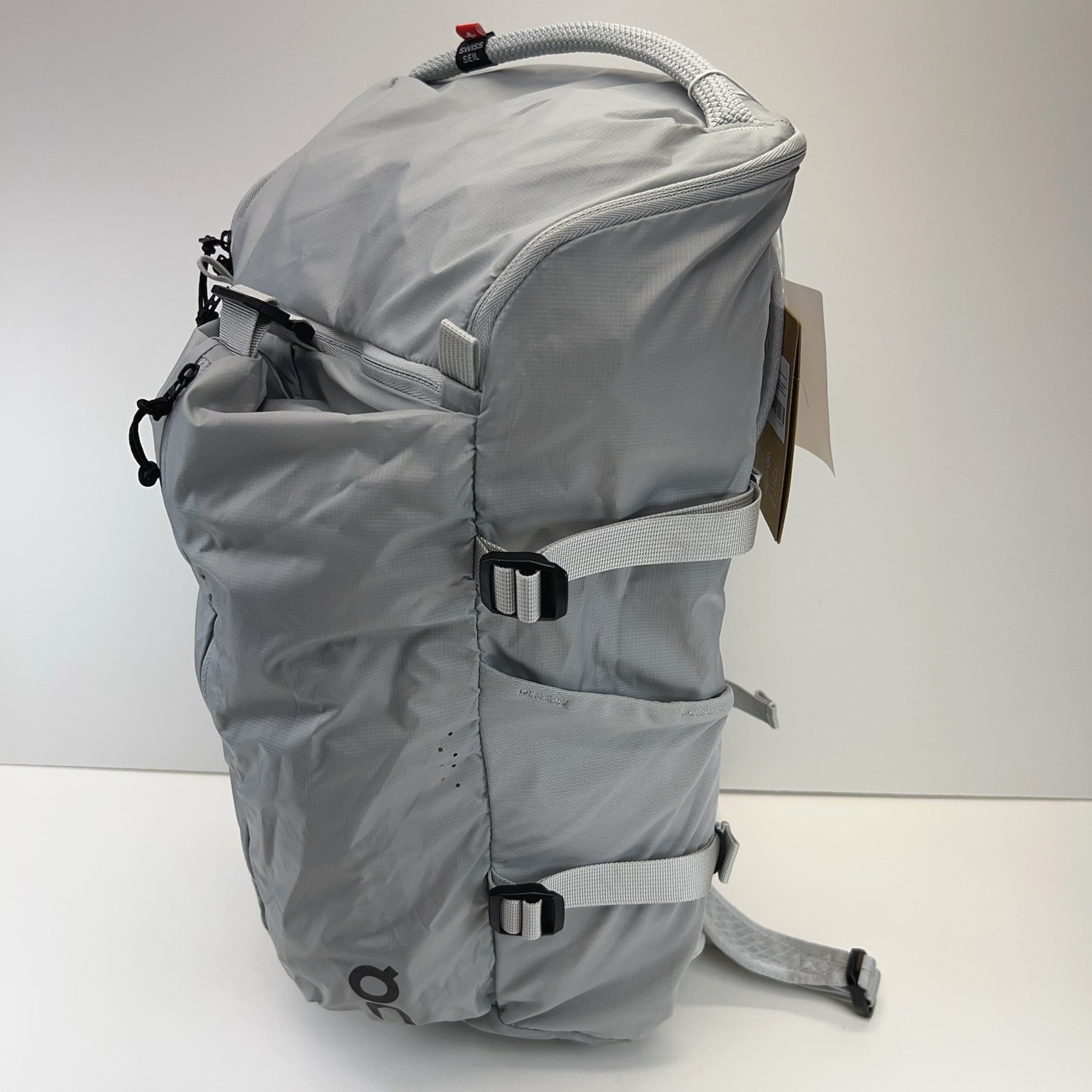 ON Running Speed Pack 18L Lite Backpack Travel Gym Hiking Running Gray NWT