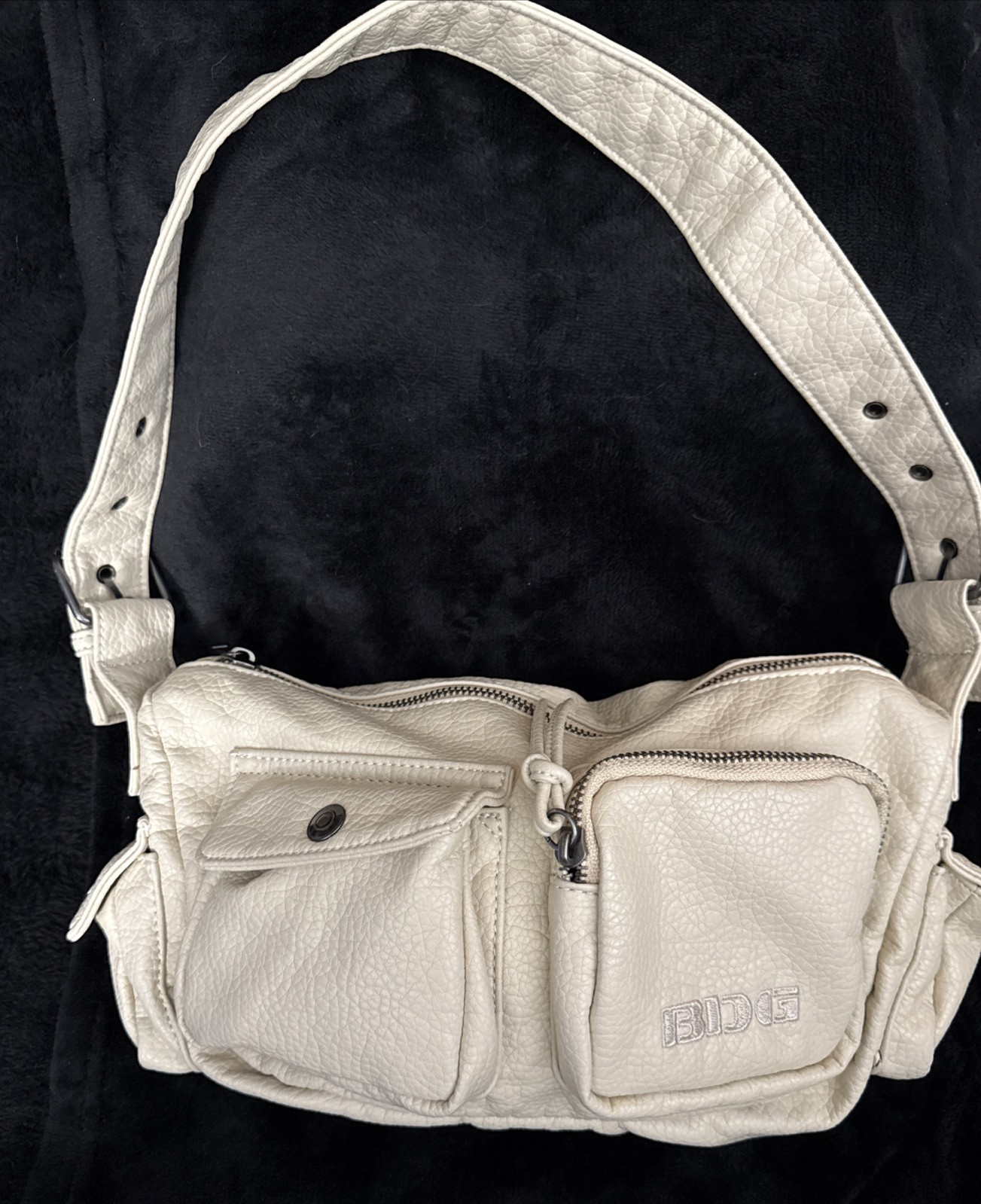 Great Urban Outfitters BDG Faux Soft Leather Sling Bag Cream Bone New w/o Tags