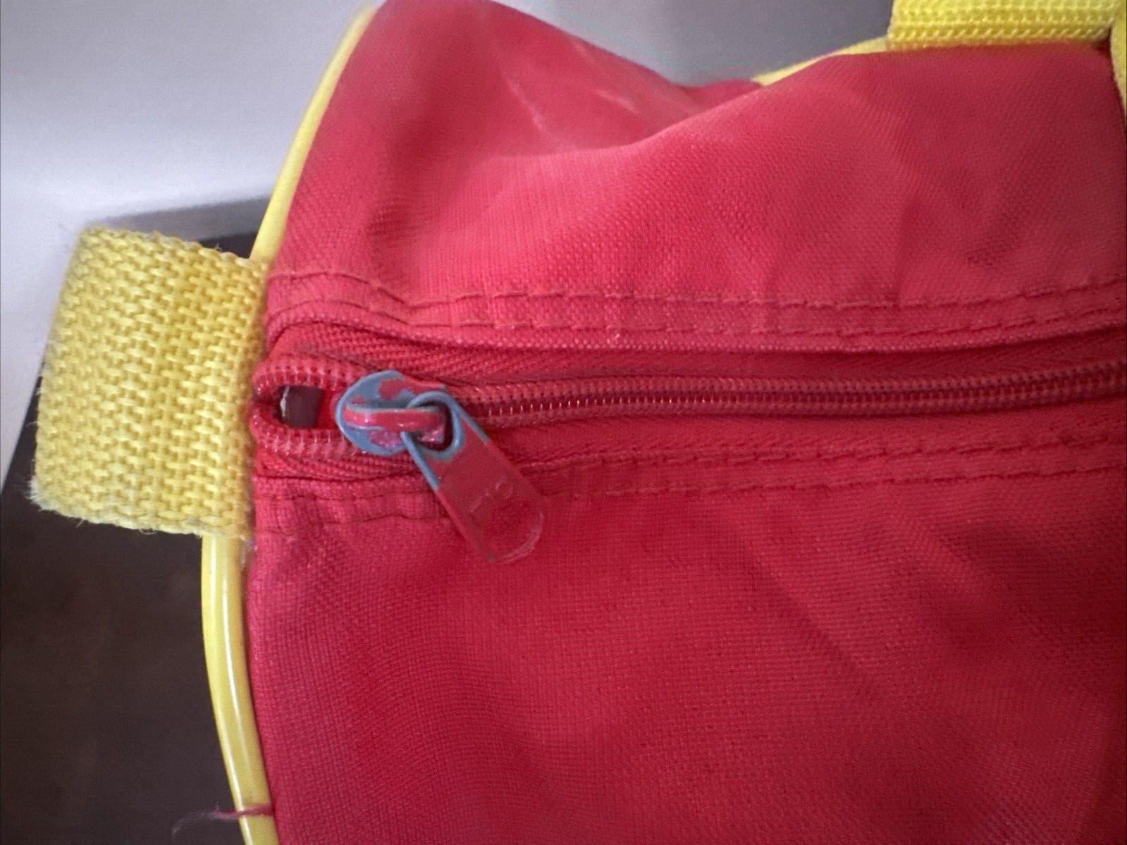 Vintage Lee Jeans Brand Red Nylon Zippered Gym Duffle Tote Bag Retro 80s Aerobic