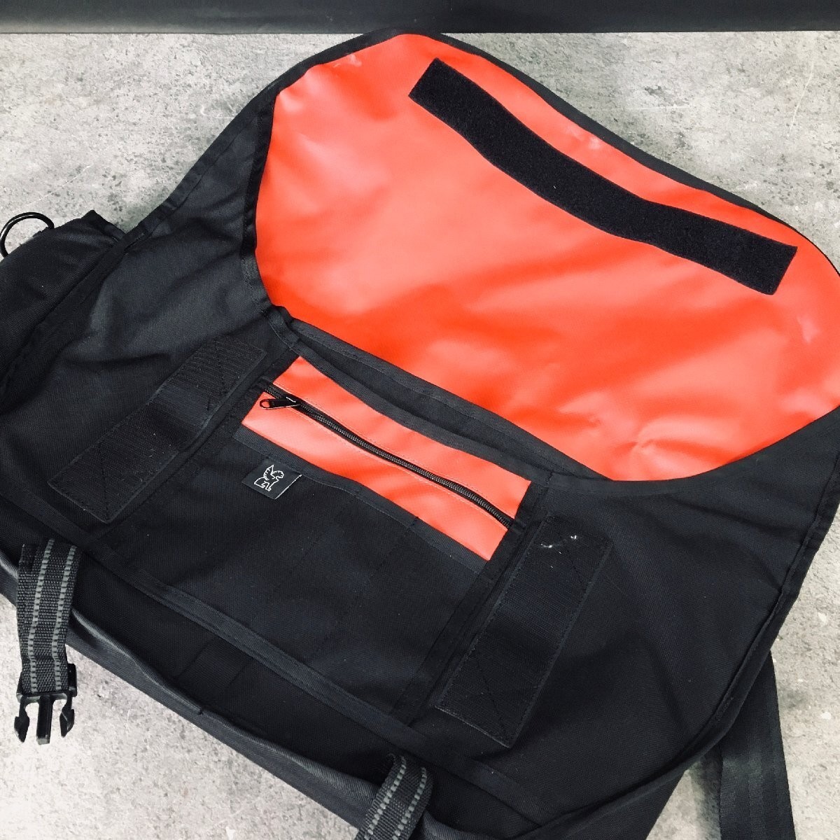 Chrome Industries CTZ Waterproof Messenger Bag 24L Citizen Black/Red US made