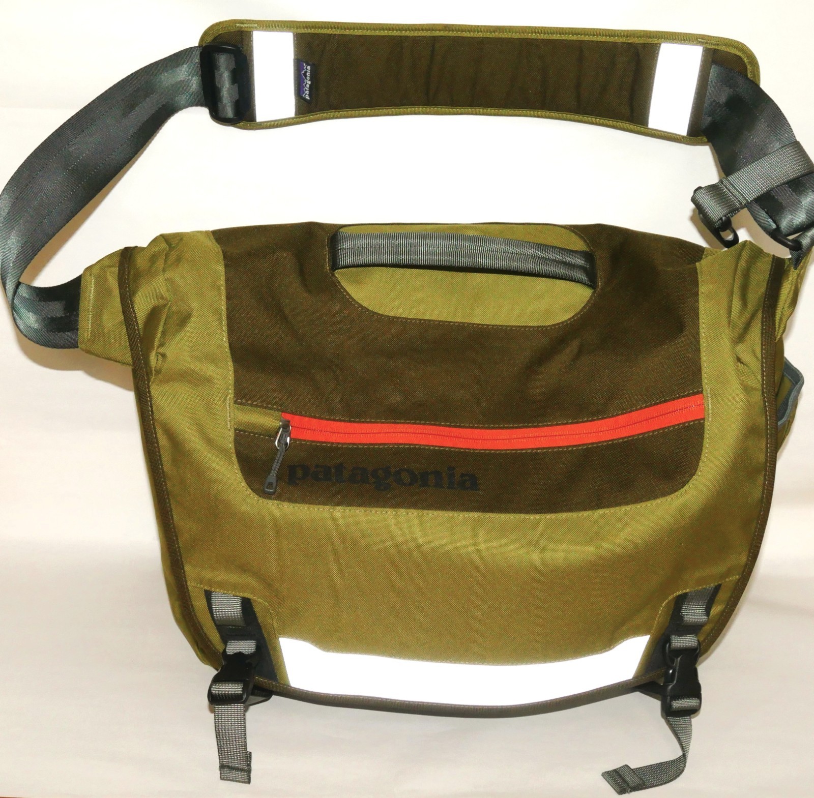 Patagonia Half Mass Messenger Bag – Olive Green Padded Shoulder Laptop