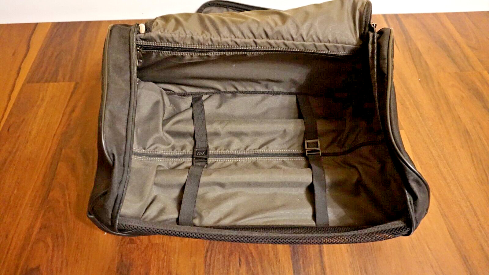ORVIS WHEELED DUFFLE BAG CARRY ON