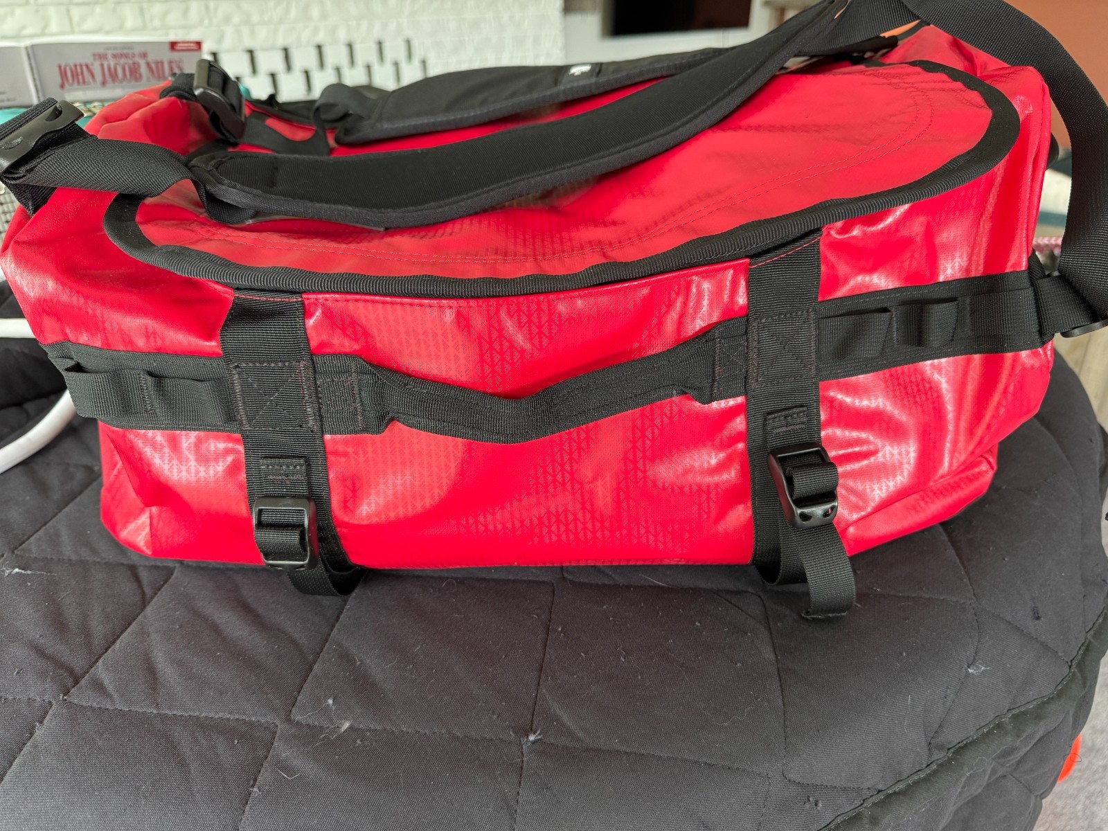 The North Face NF0A3ETPJK31 Base Camp Duffel Bag, Medium – Red & Black