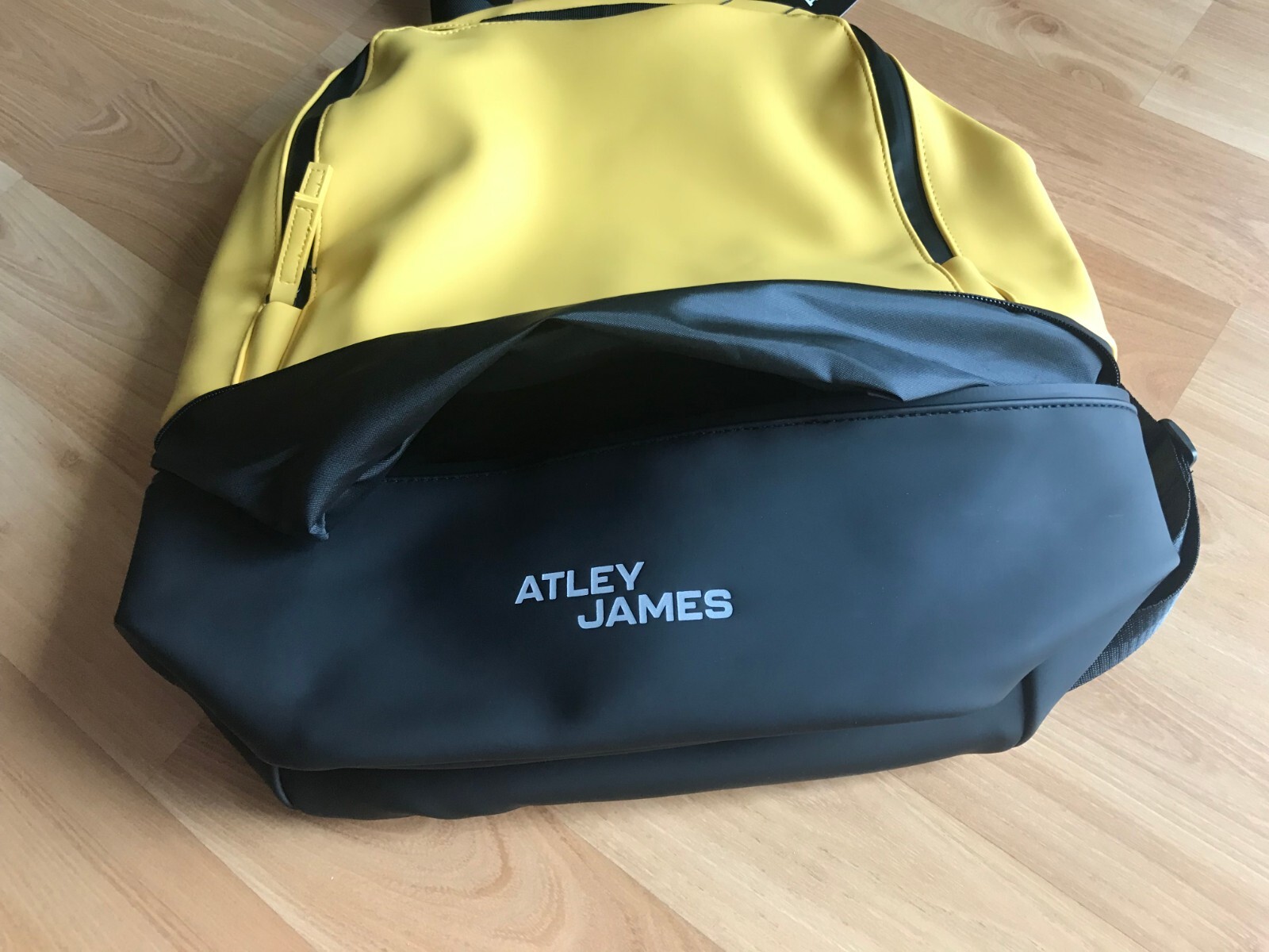 New Men’s / Women’s Unisex Atley James Yellow & Black Water-Resistant Backpack