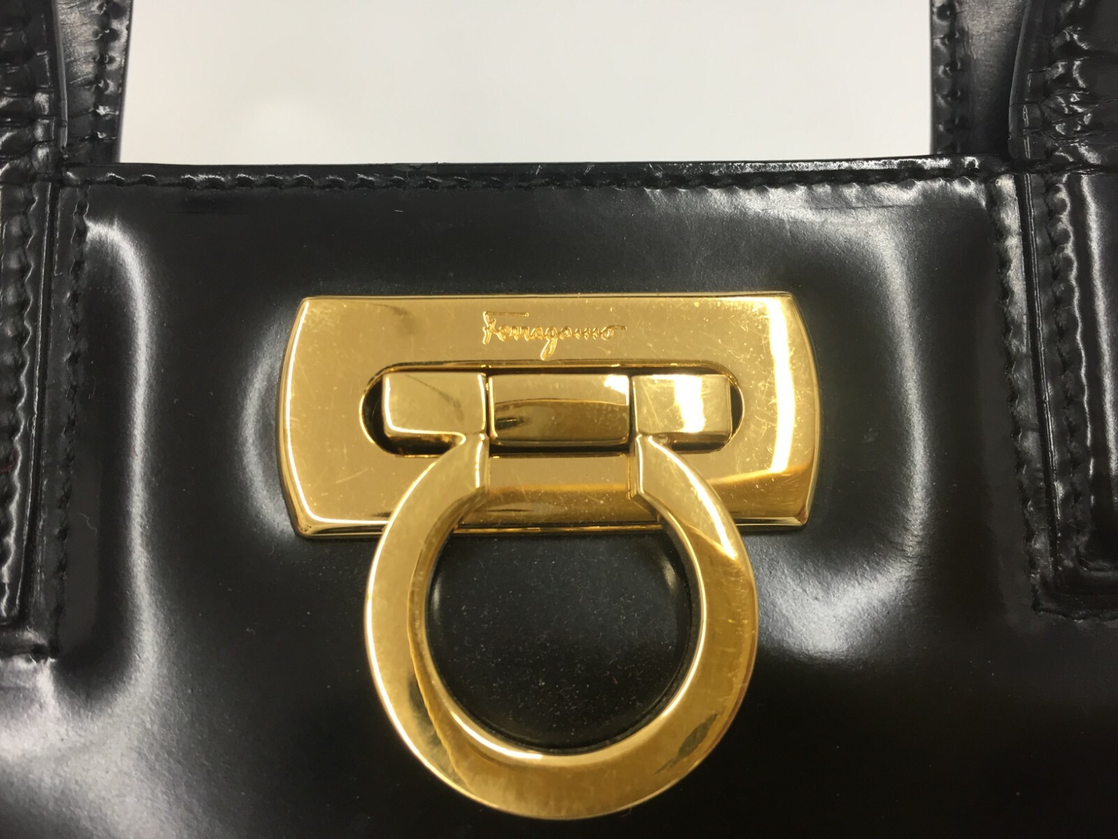 Auth Ferragamo Patent Leather Black Hand bag 5F160520n”