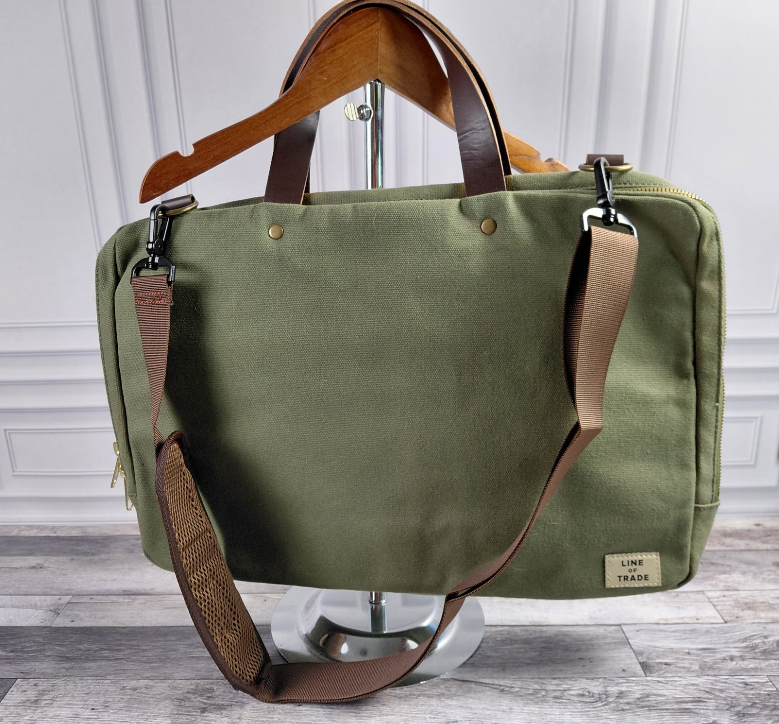 Line-of-Trade Green Canvas Laptop Bag, leather handles, new shoulder strap, NICE