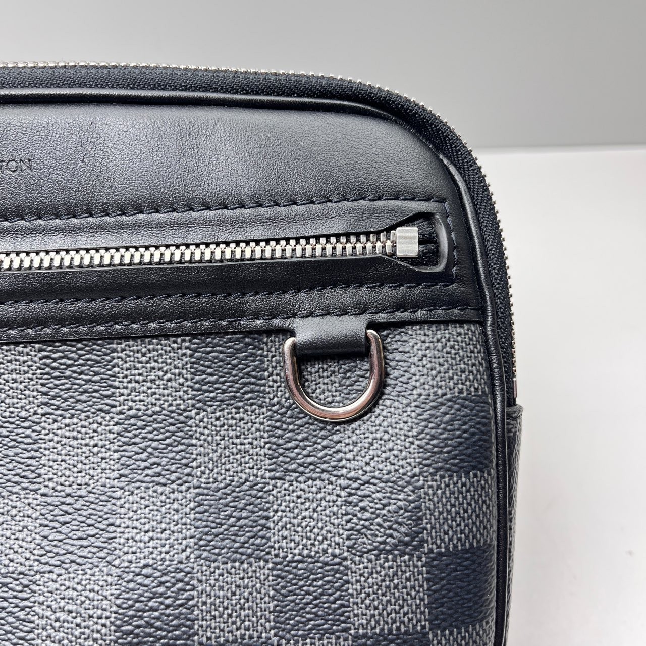 Louis Vuitton Pre-Owned Authentic Messenger Bag Black Two in one 23x4x15cm