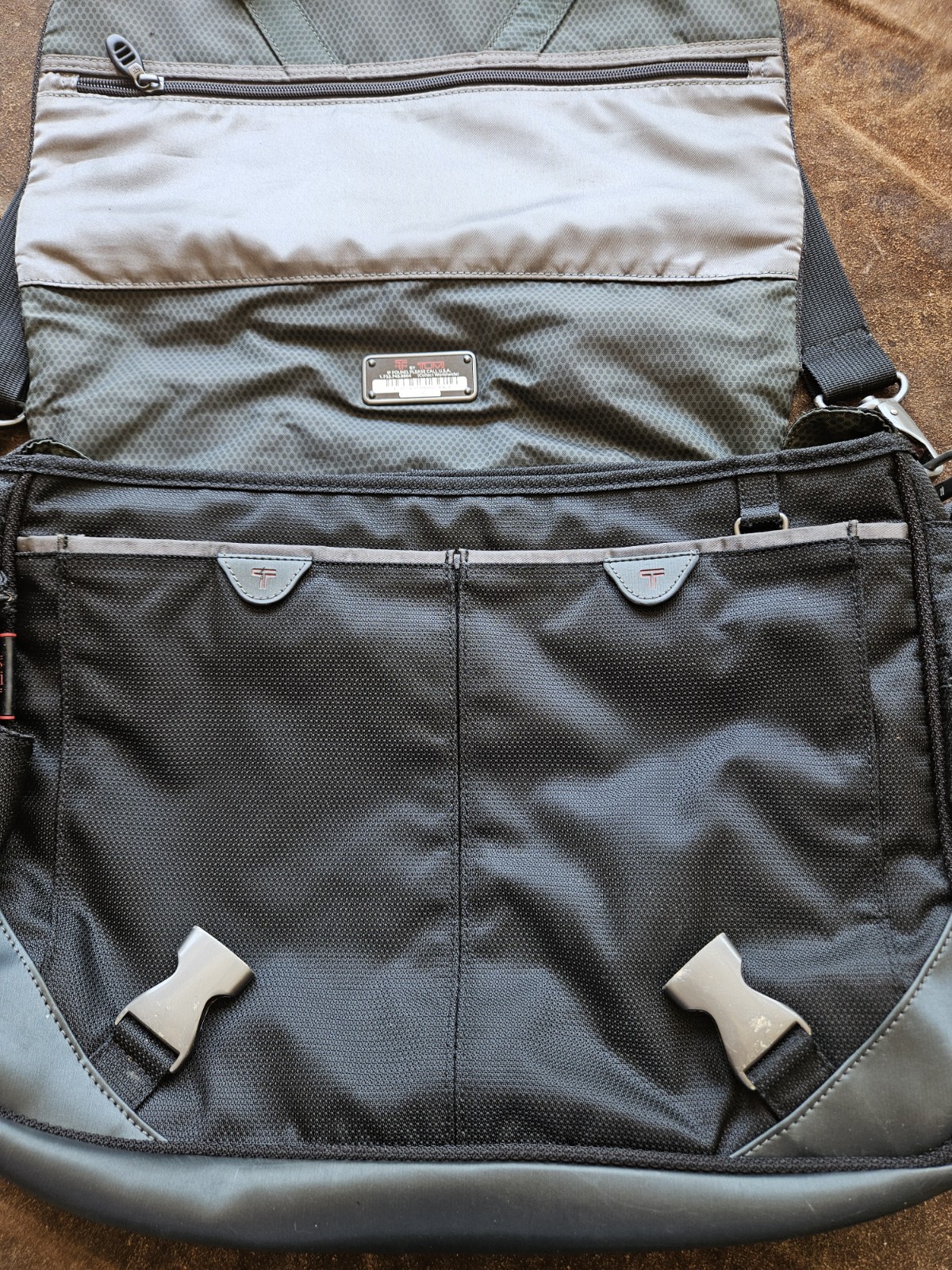 Tumi Tech Ballistic Messenger Bag 5508D Black Laptop Nylon Crossbody Strap