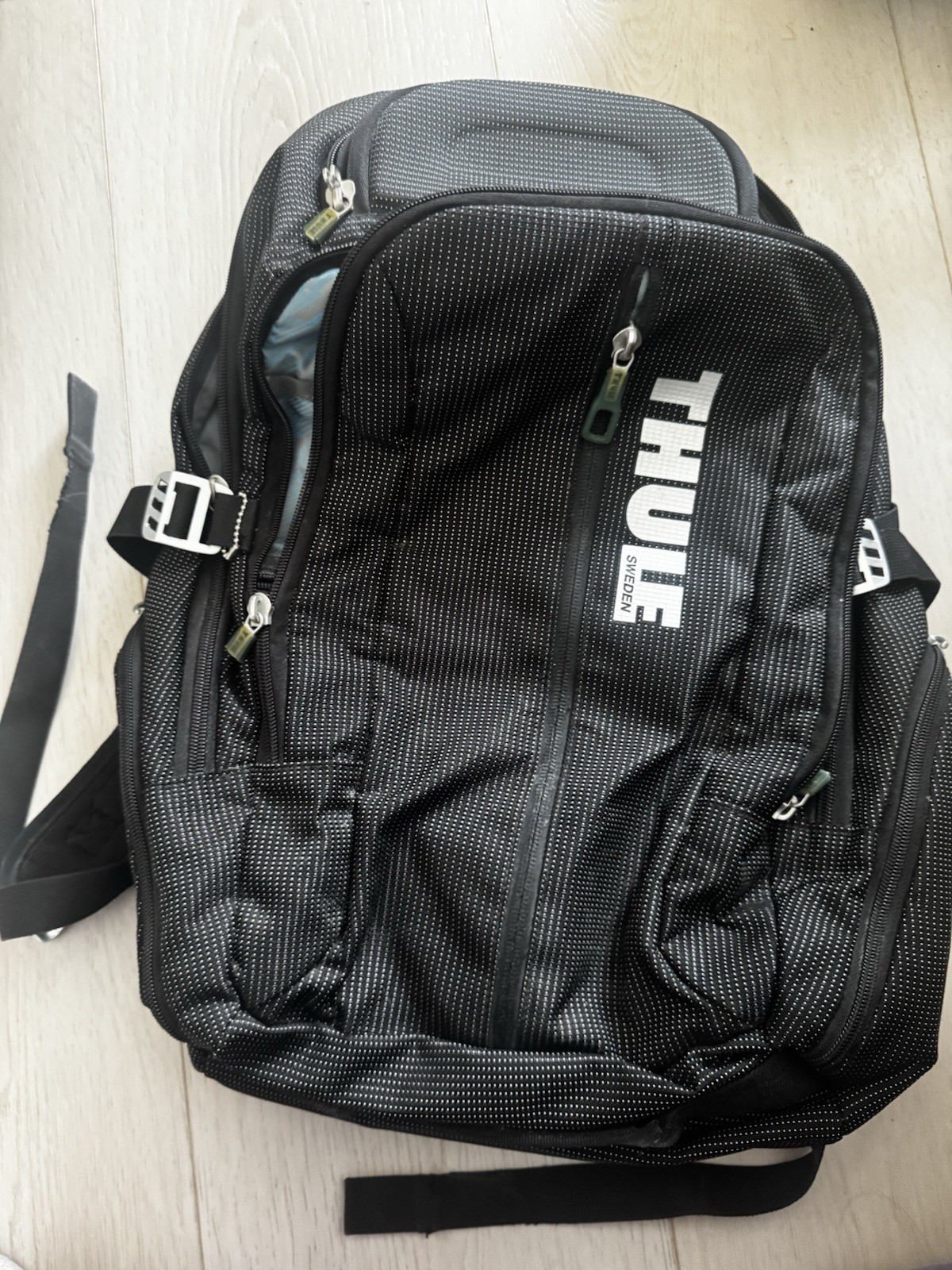 Thule Sweeden Crossover Backpack 17″ Laptop Sunglasses Pocket Travel Hiking