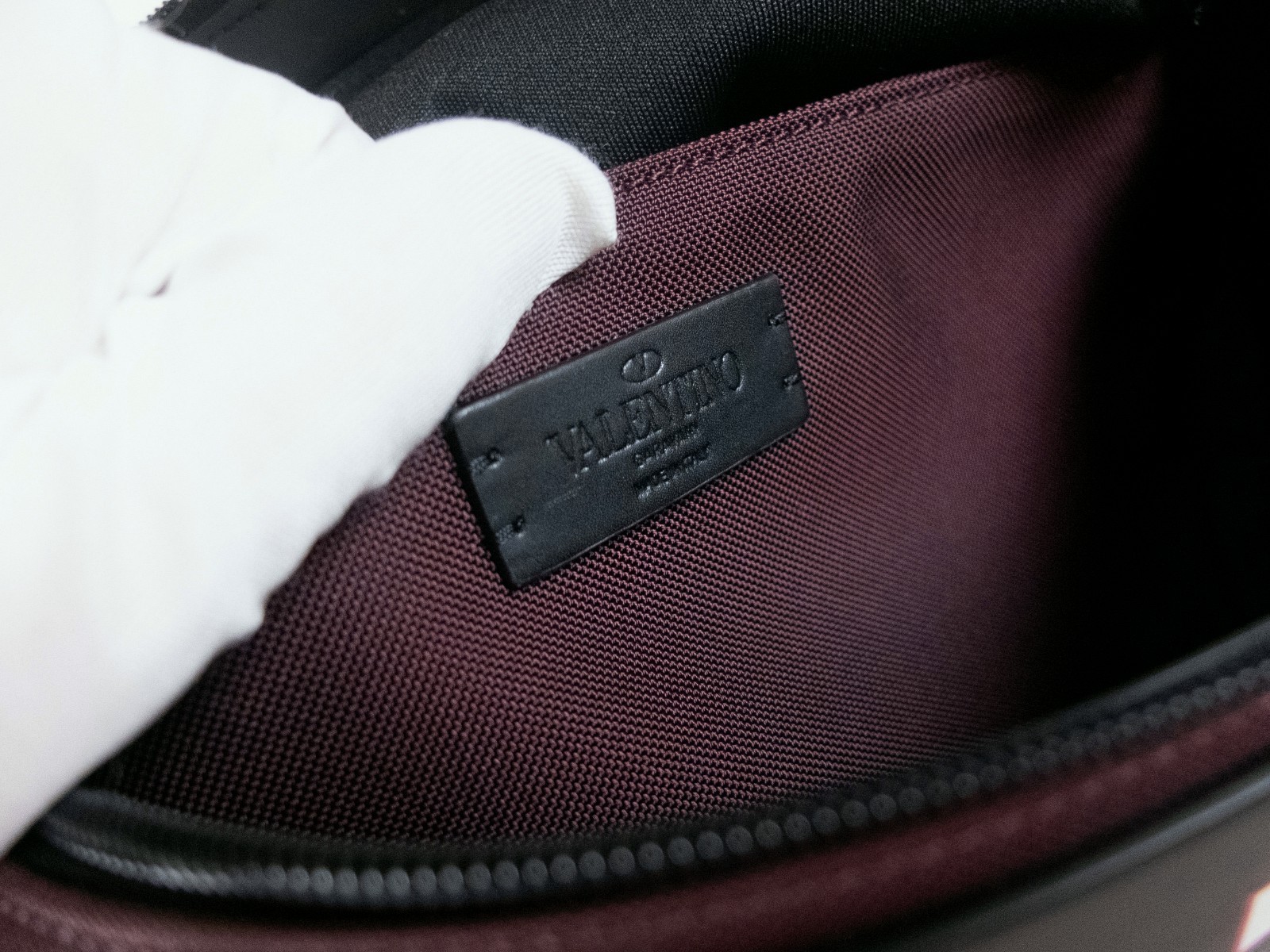 (NO CUSTOMS TAX) VALENTINO Garavani varsity VLTN burgundy & black belt bag