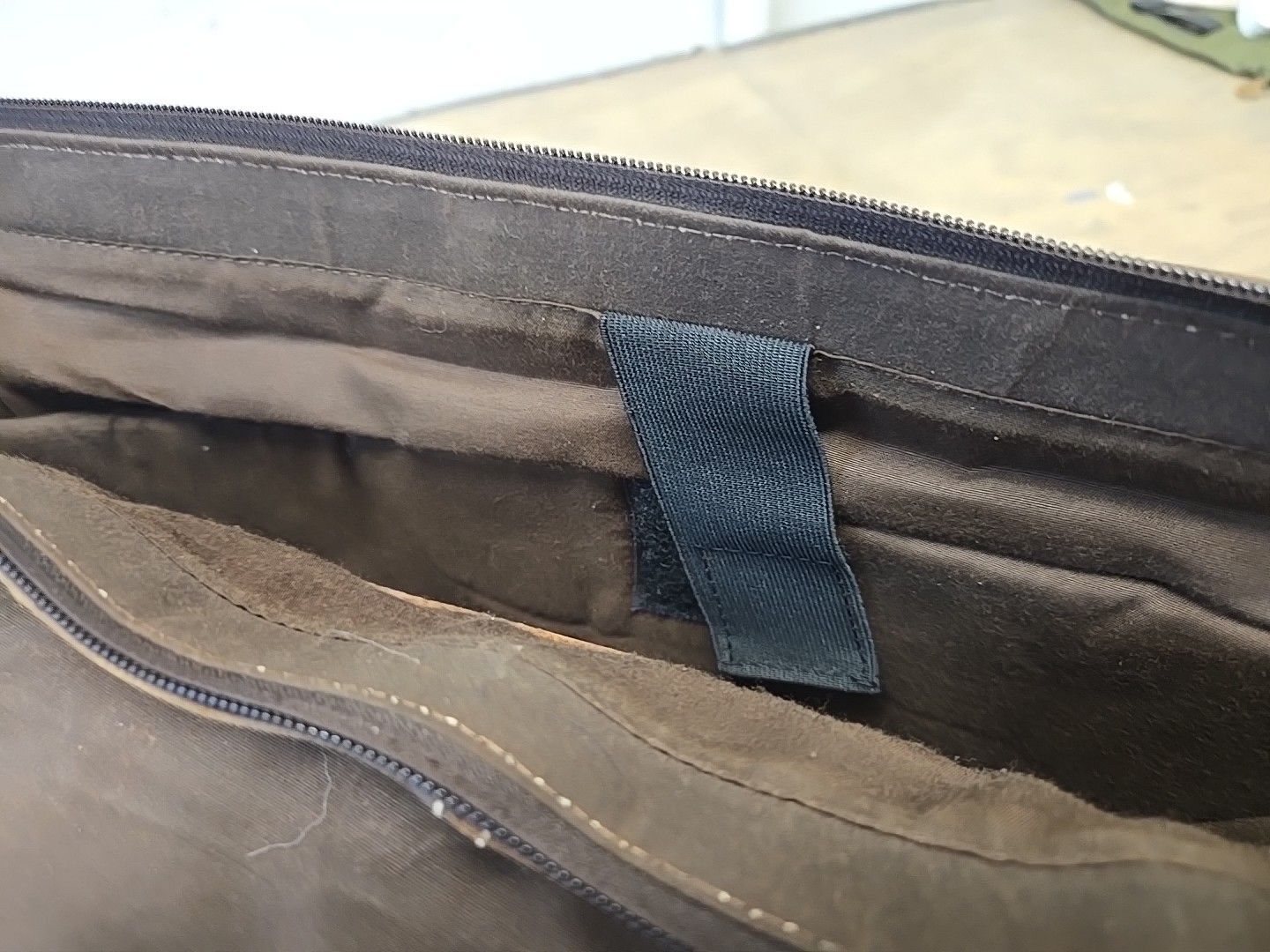 Unbranded Distressed Brown Leather Messenger Bag 18″x14″x3.5″
