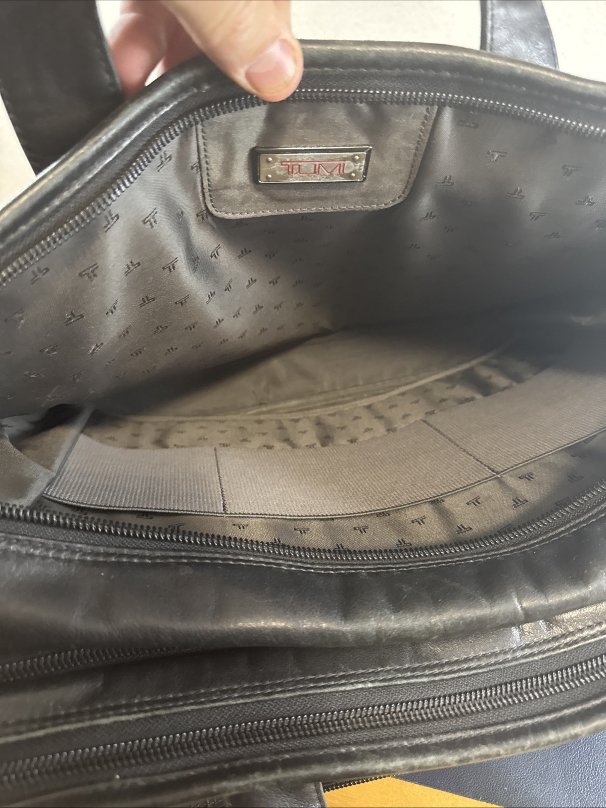 Tumi Black Leather Alpha Expandable Organizer Laptop Carryon Briefcase 96141D4