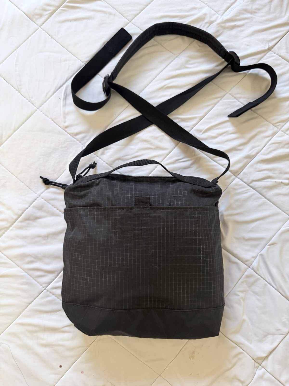 Supreme Black Unisex Crossbody Bag Solid Zip Closure Adjustable Strap