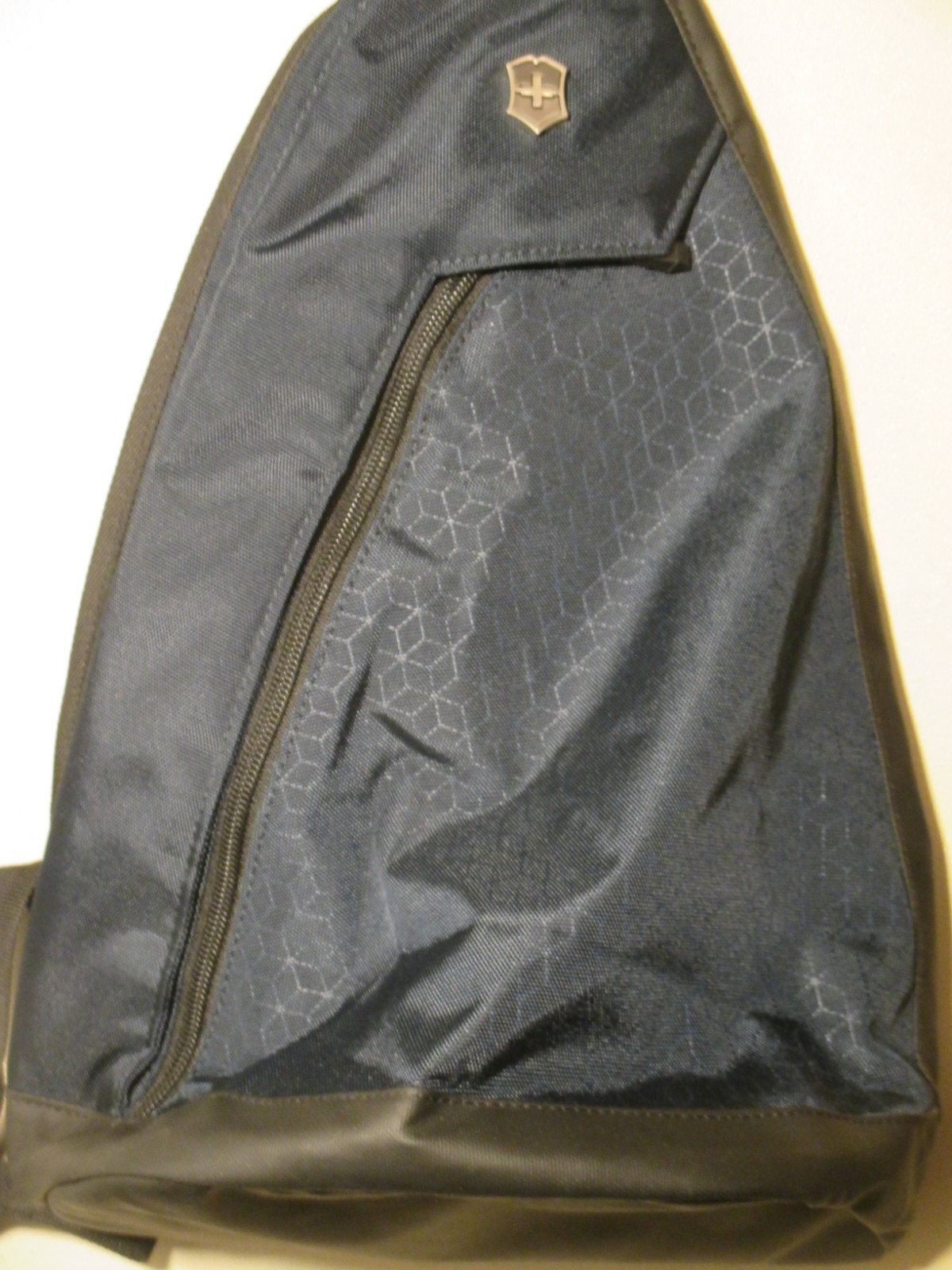 Victorinox Altmont Dual Compartment Mono Sling Bag #606749 Shoulder Strap Pocket