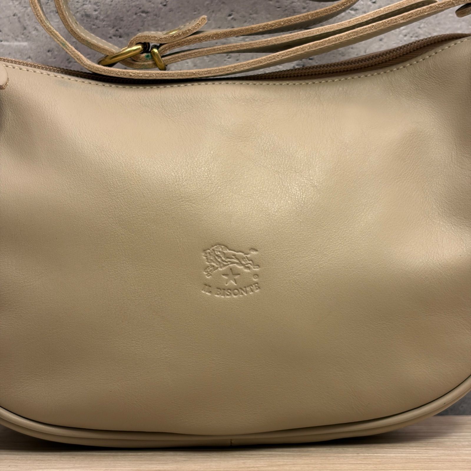 IL BISONTE Half Moon Shoulder Bag Leather Gray Beige Pre-owned Authentic