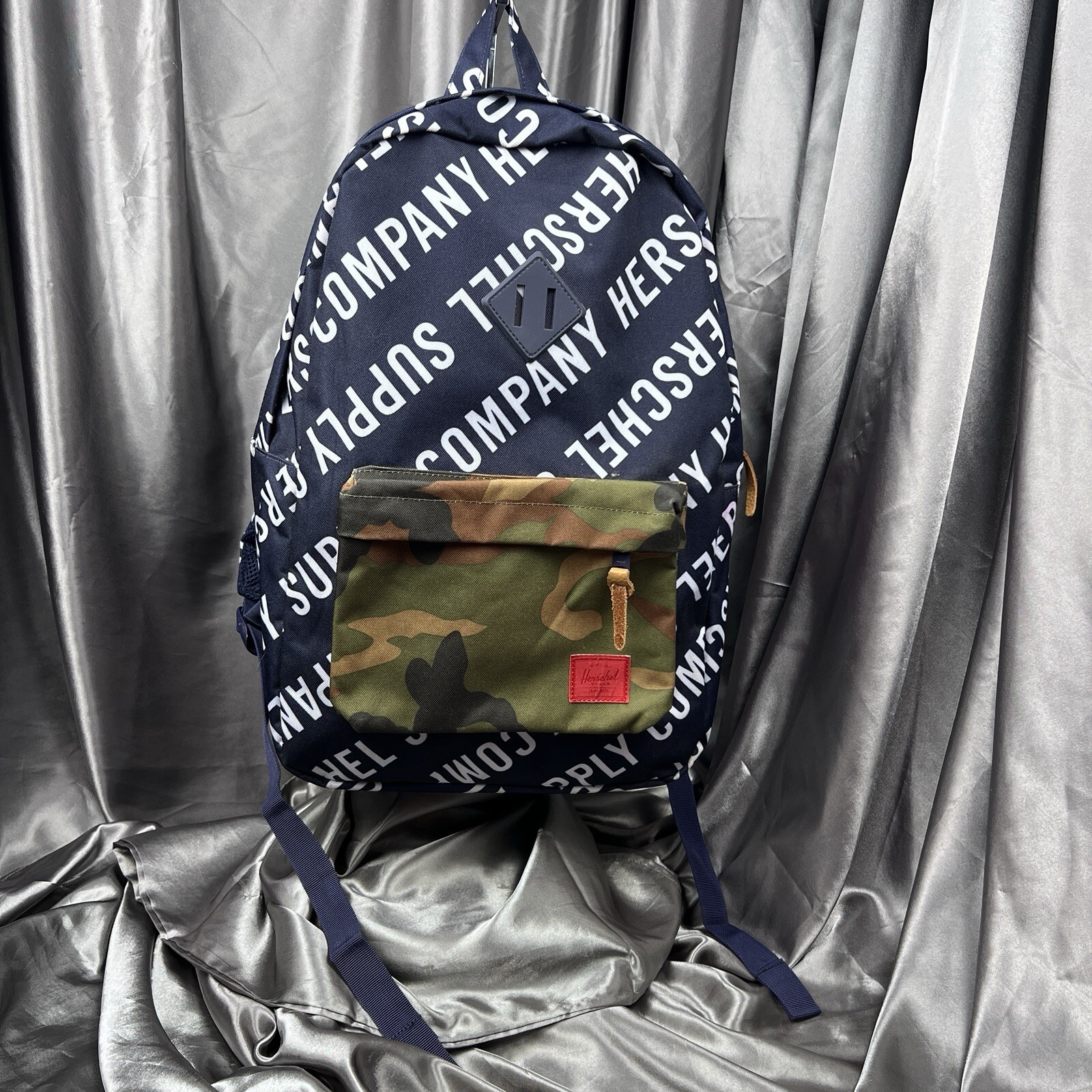 Herschel Supply Co. Pop Quiz 22L Backpack Roll Call Peacoat / Woodland Camo Bag