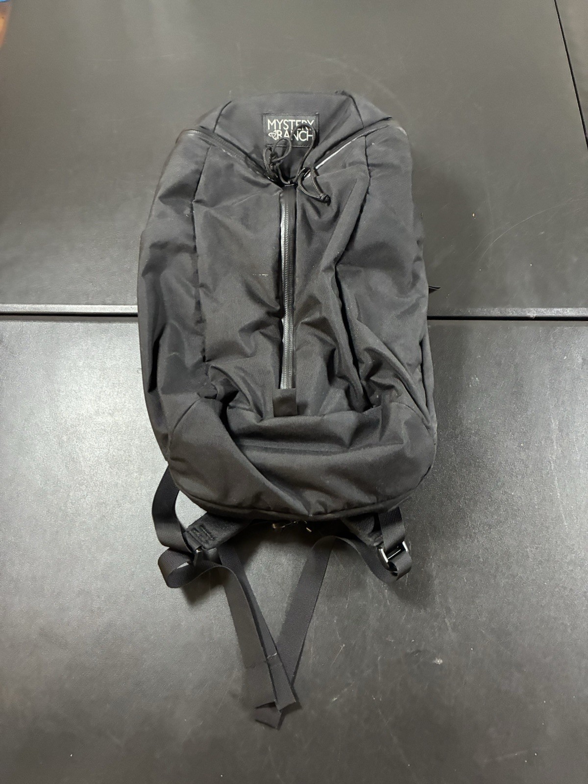 MYSTERY RANCH Urban Assault 24L Black 3-zipper Backpack Duffel Bag Nice!