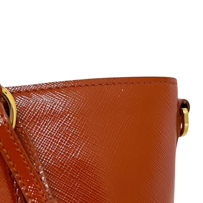 Pre-owned Prada 2-way bag, orange patent leather, size 103. This Prada tote bag