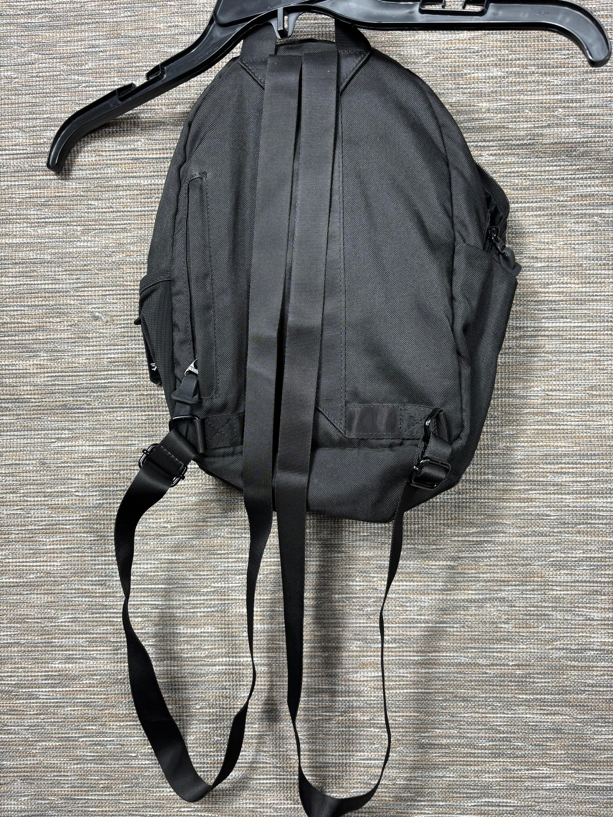 Gymshark Backpack Unisex Medium Black Gym Sports Zip Pockets Adjustable Straps