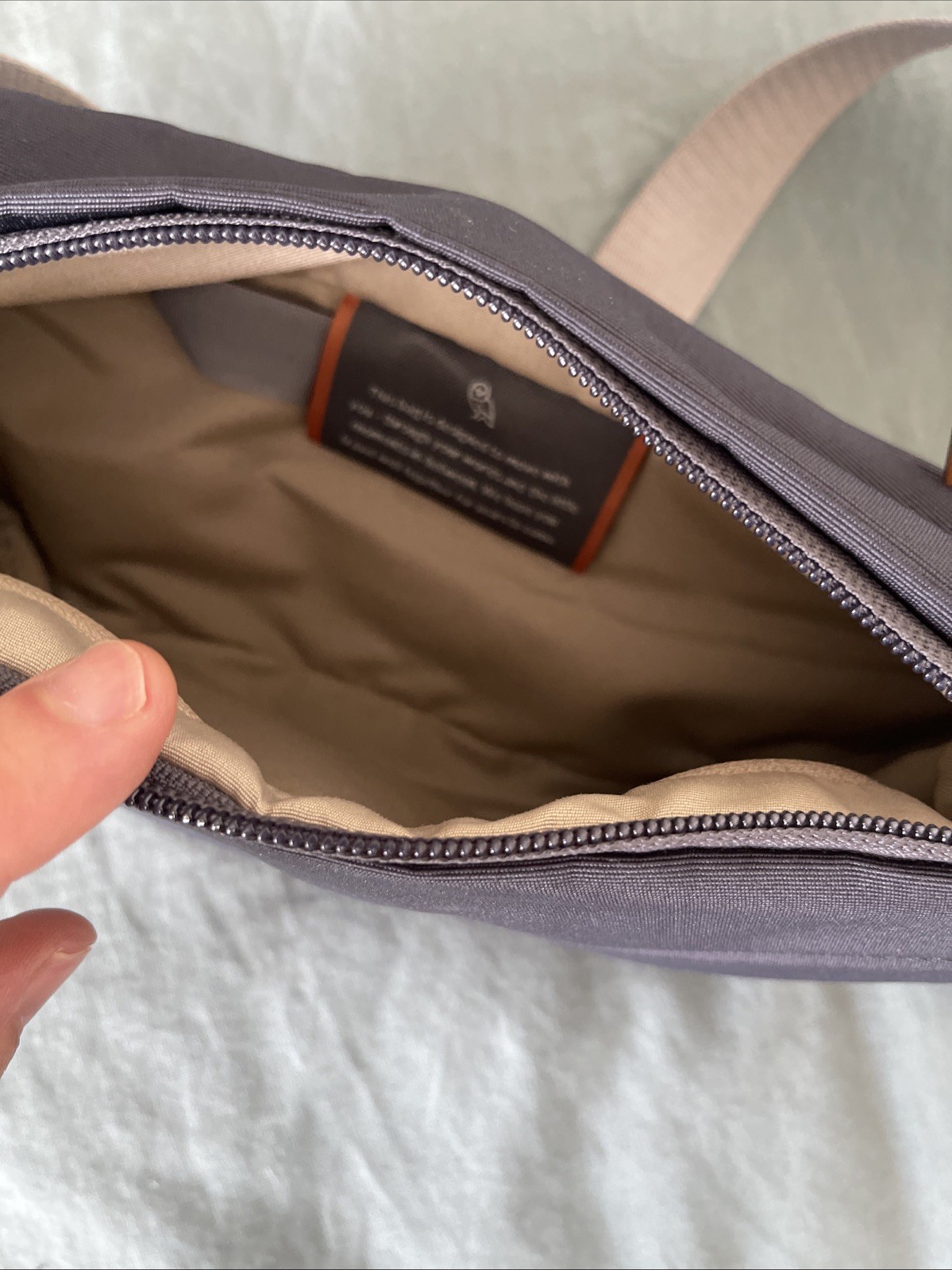 Bellroy Sling Mini 4L Crossbody Sling Bag EDC Travel Everyday Excellent EUC
